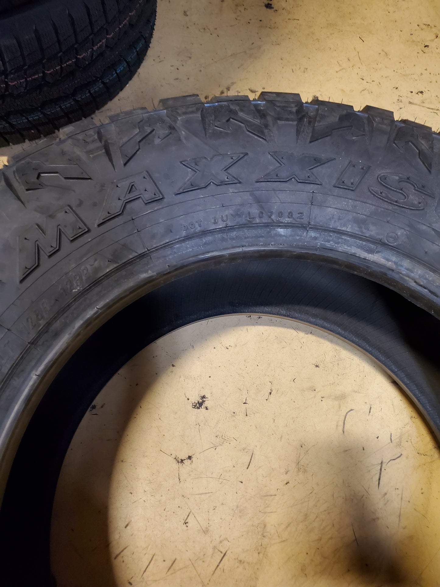 MAXXIS RAZR AT BSW LT 37 12.5 20 128R 12PLY ALL TERRAIN TIRE TL00049900