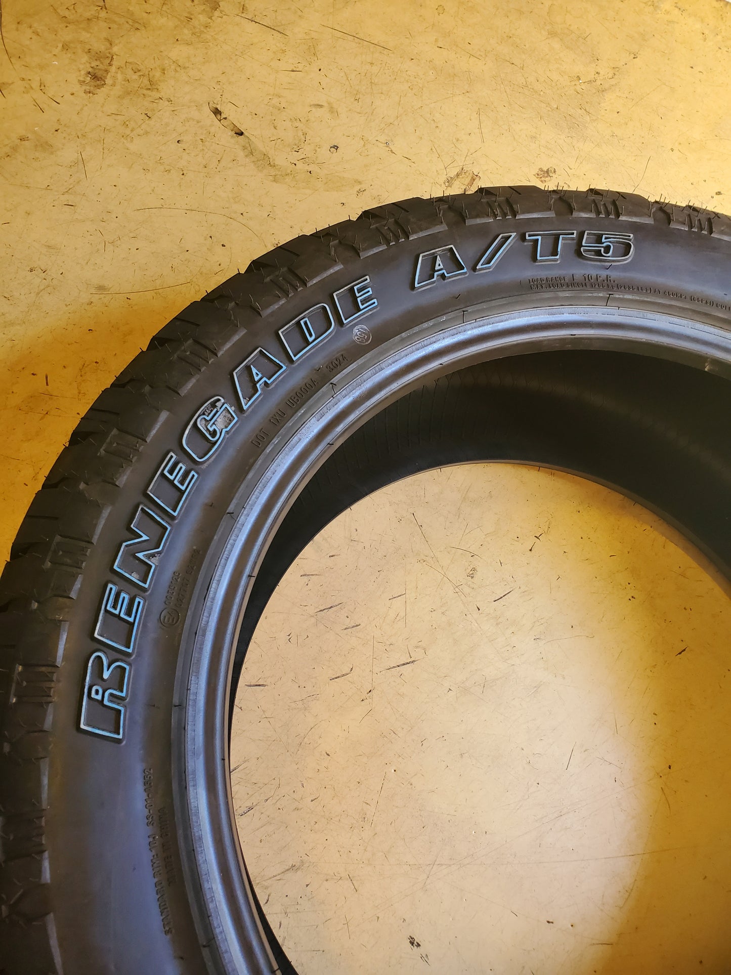 RADAR RENEGADE A/T5 OWL LT 35 12.5 22 117Q 10PLY ALL TERRAIN TIRE RZD0108