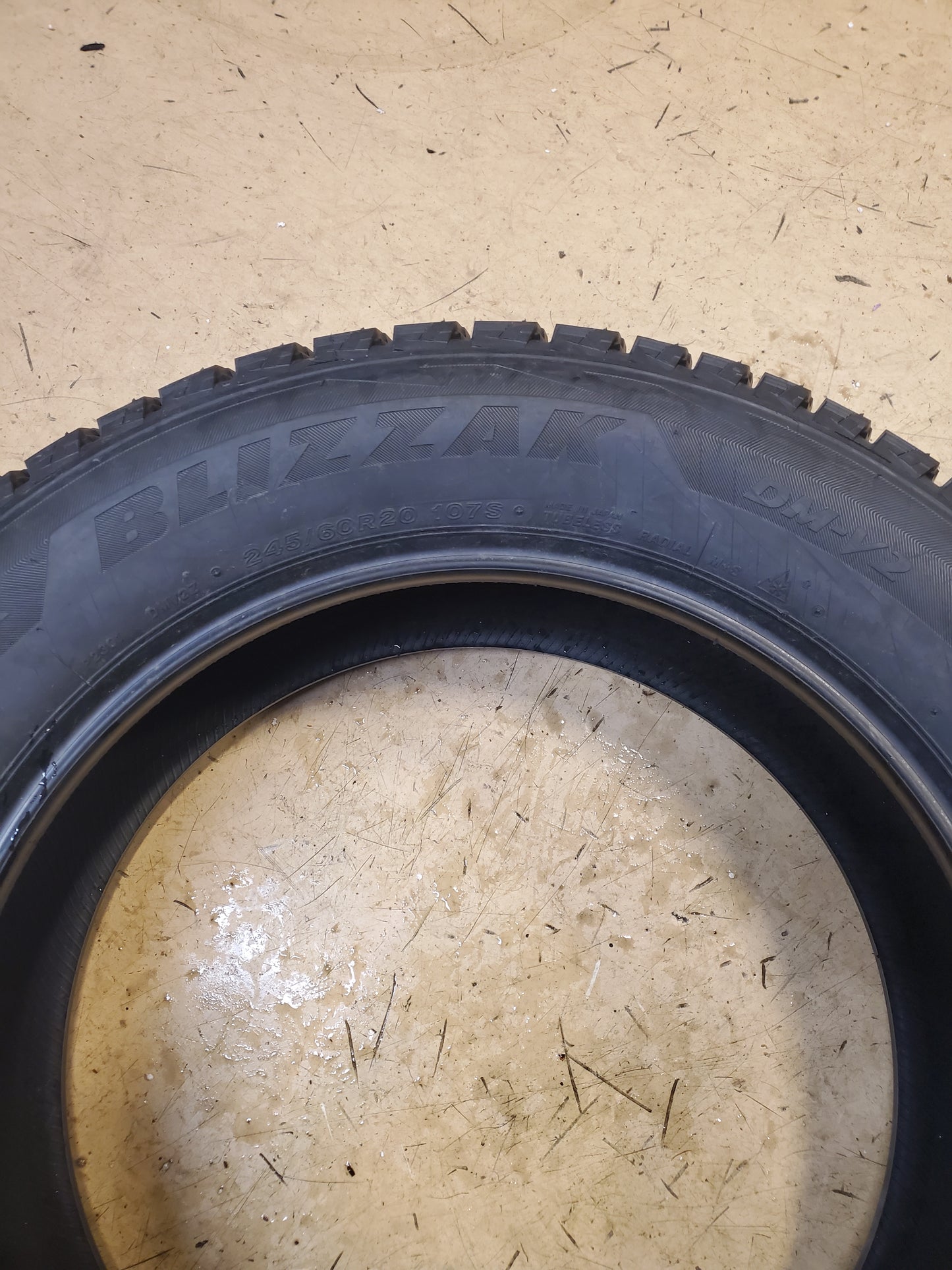 2 BRIDGESTONE BLIZZAK DM-V2 BSW P 245 60 20 107S WINTER TIRE 005852