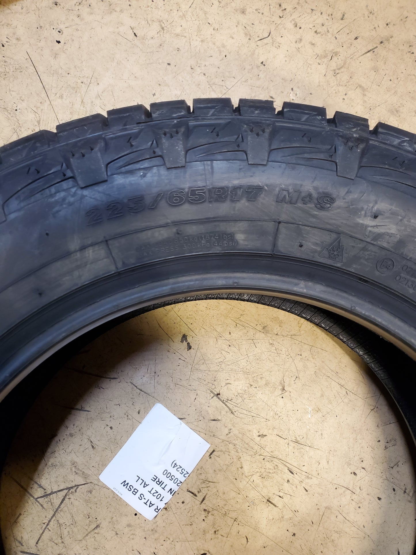 MAXXIS RAZR AT-S BSW P 225 65 17 102T ALL TERRAIN TIRE TP00420500