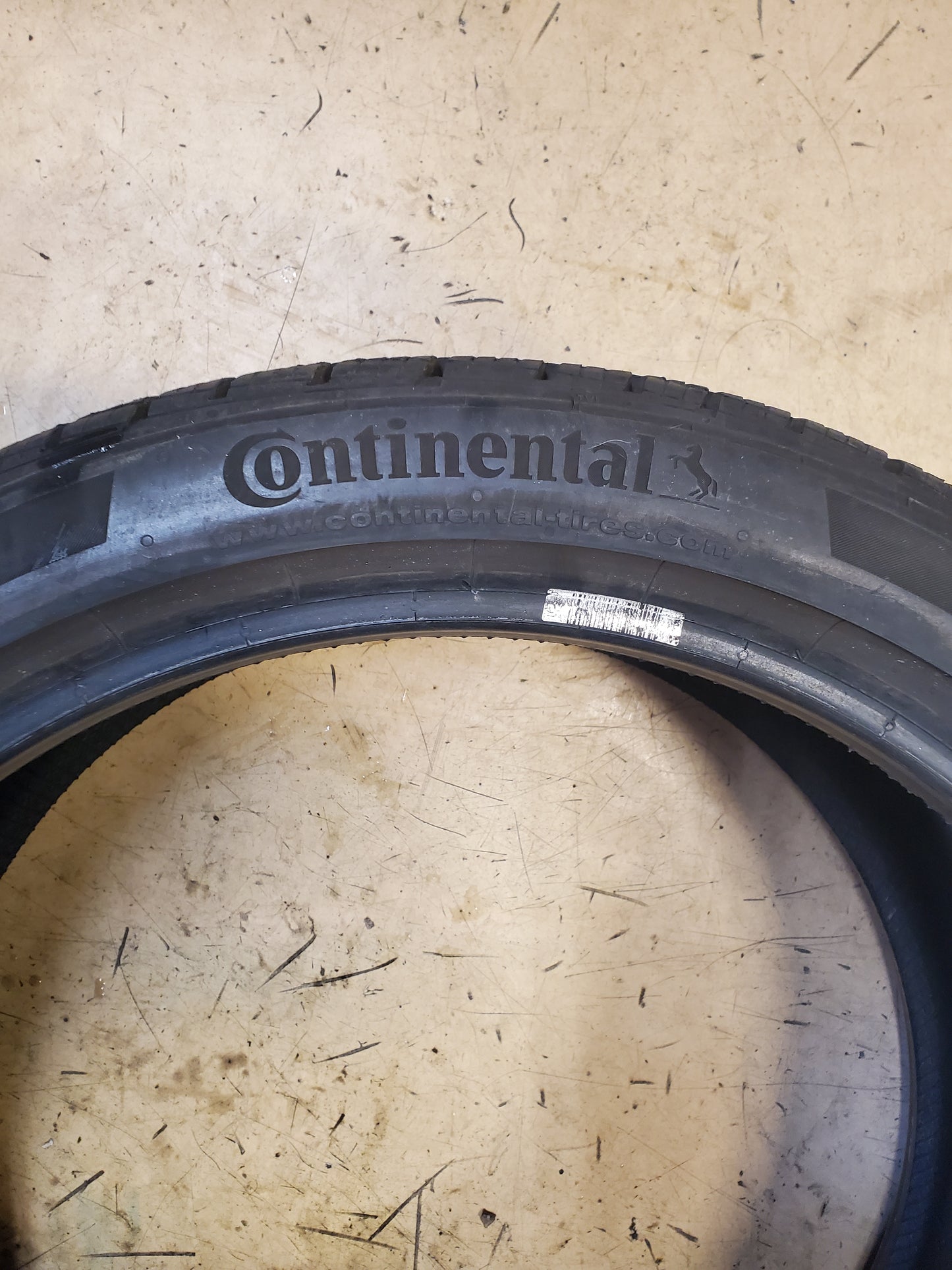 2 USED 9/32” CONTINENTAL PROCONTACT GX (AO) P 255 35 19 96H XL TIRE 15573690000