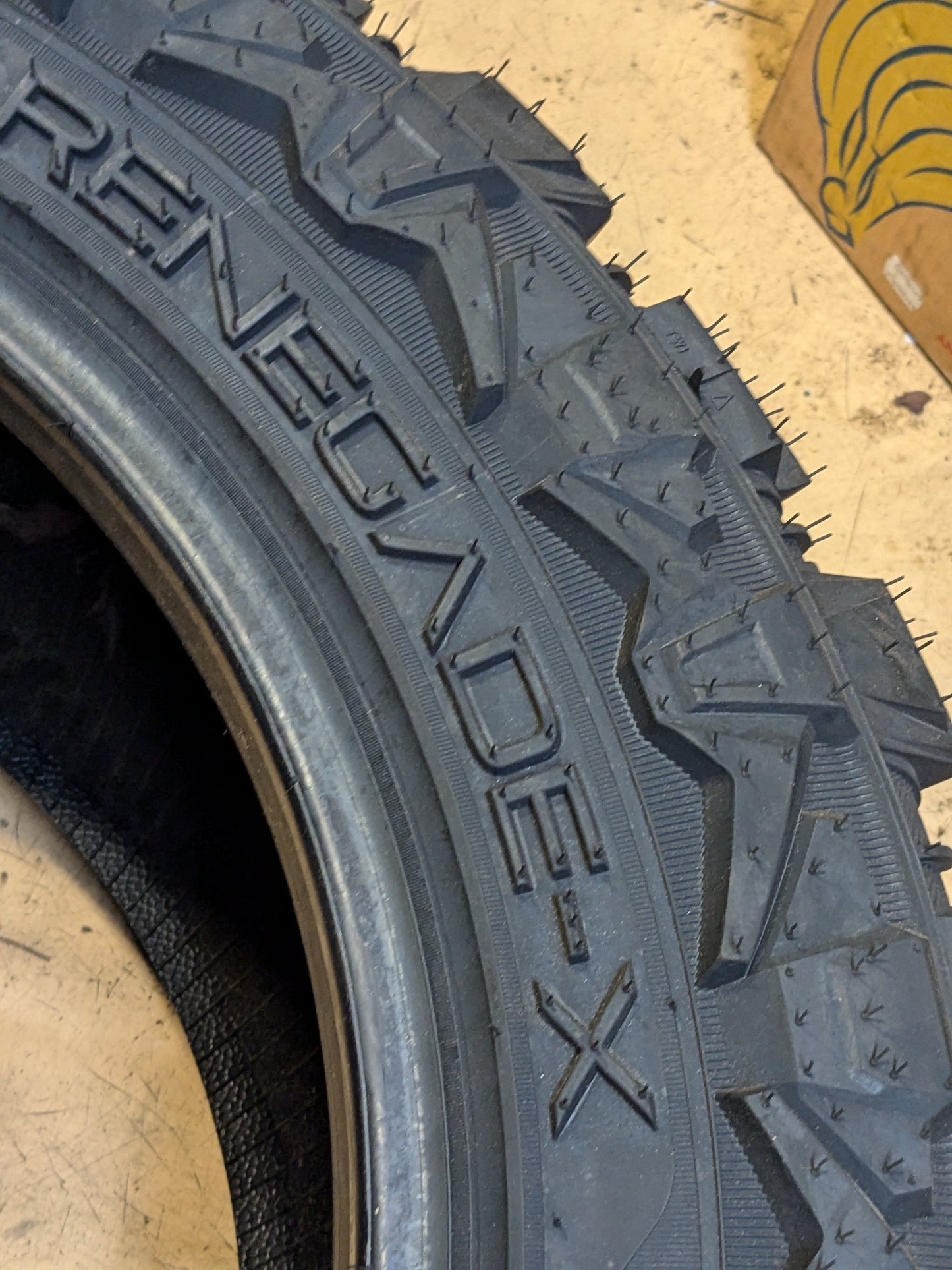RADAR RENEGADE X LT 33 12.5 20 114Q LRE 10PLY MUD TERRAIN TIRE RACSTH0043