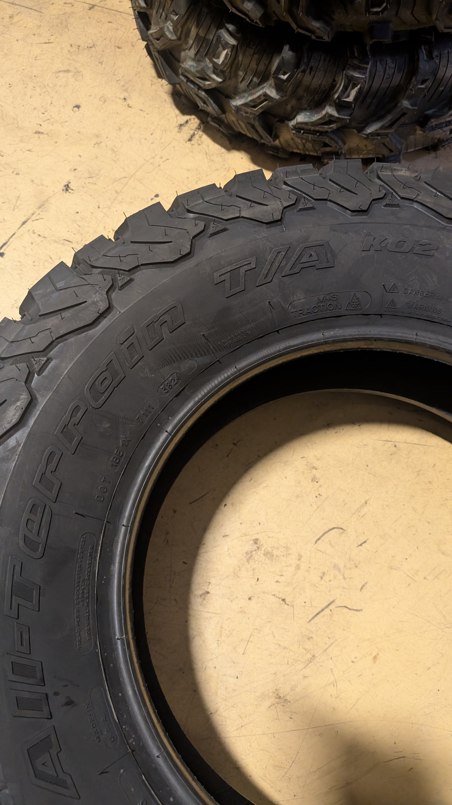 BFGOODRICH ALL TERRAIN T/A KO2 BSW LT 255 75 17 111/108S 6PLY TIRE 11450