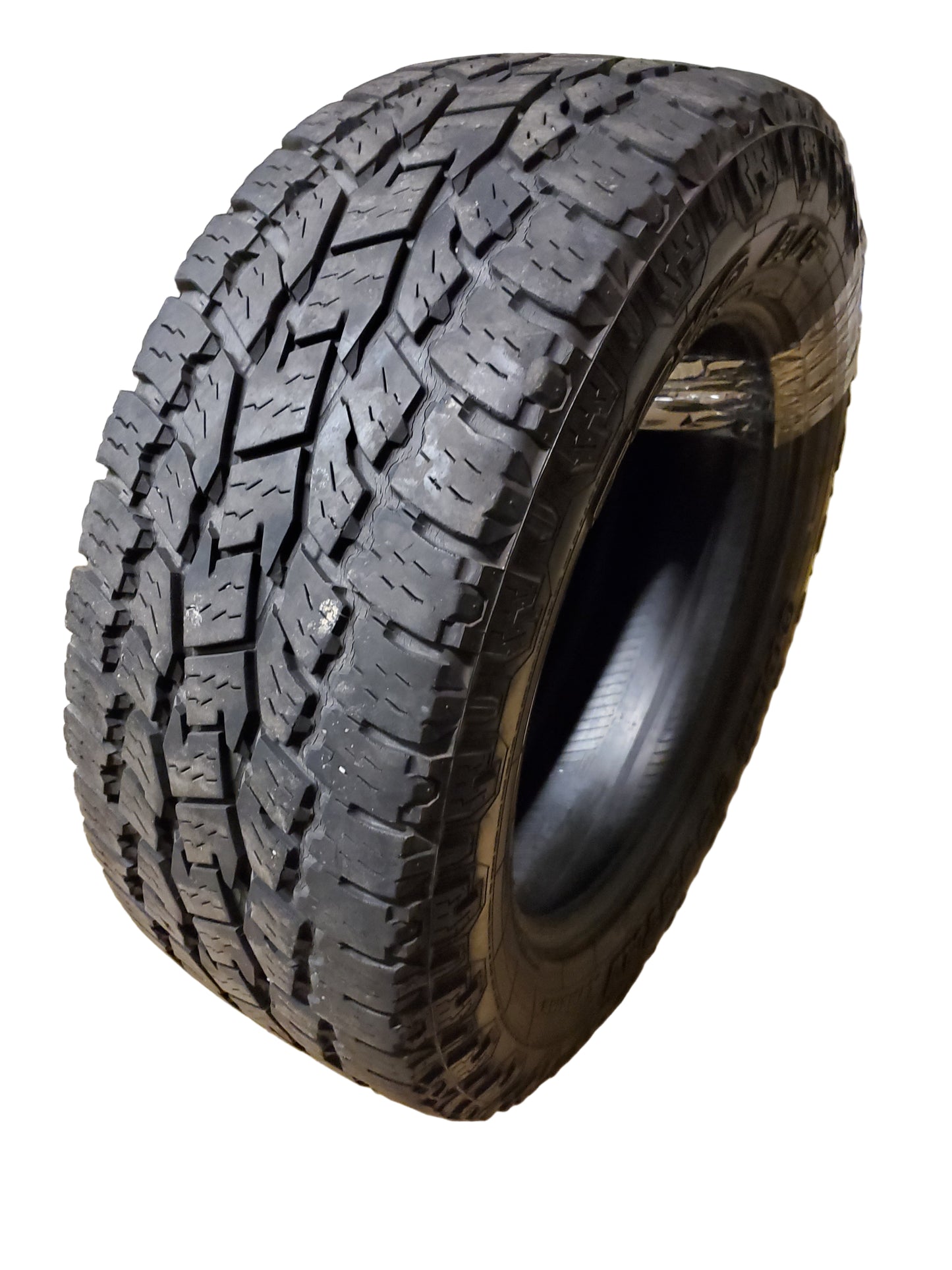 USED 12/32" TOYO OPEN COUNTRY A/T II LT 285 60 20 125/122R 10PLY TIRE 353110