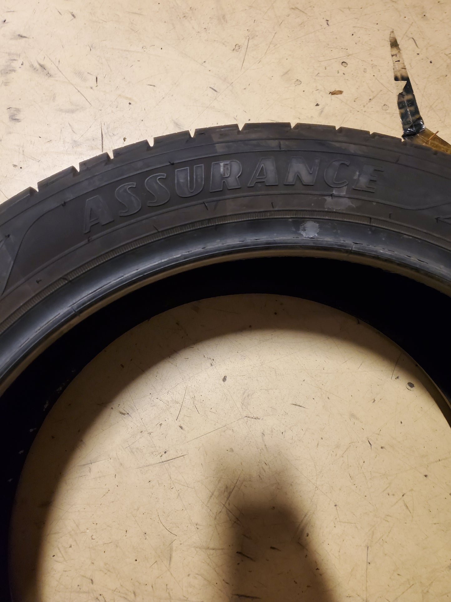 USED 11/32”GOODYEAR ASSURANCE MAXLIFE P 235 45 19 95H ALL SEASON TIRE 110931545