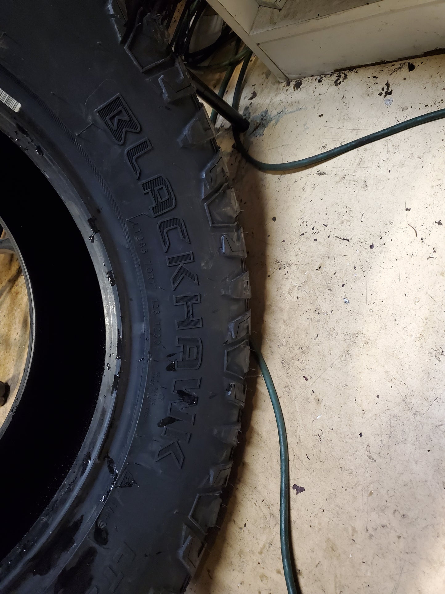 BLACKHAWK RIDGERAWL R/T BSW LT 285 70 17 126/123Q 10PLY RUGGED TERRAIN TIRE 1600456K