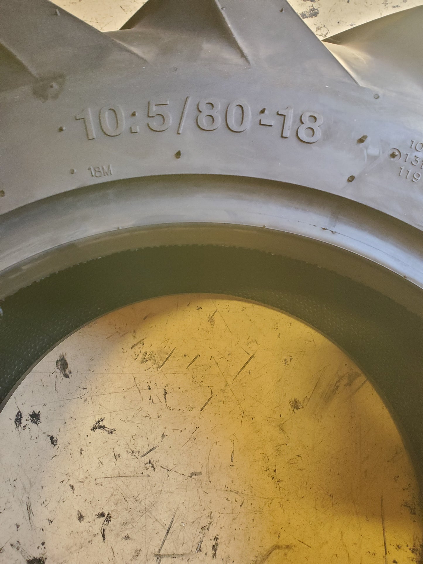 DEESTONE EXTRA GRIP BSW 10.5 80 18 131/119A8 10PLY INDUSTRIAL TIRE DS5014