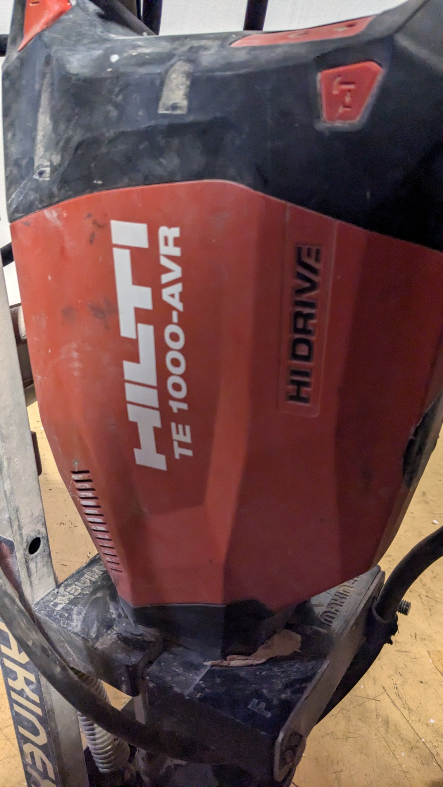 USED MAKINEX JACKHAMMER WITH HILTI TE 1000-AVR DEMOLITION HAMMER
