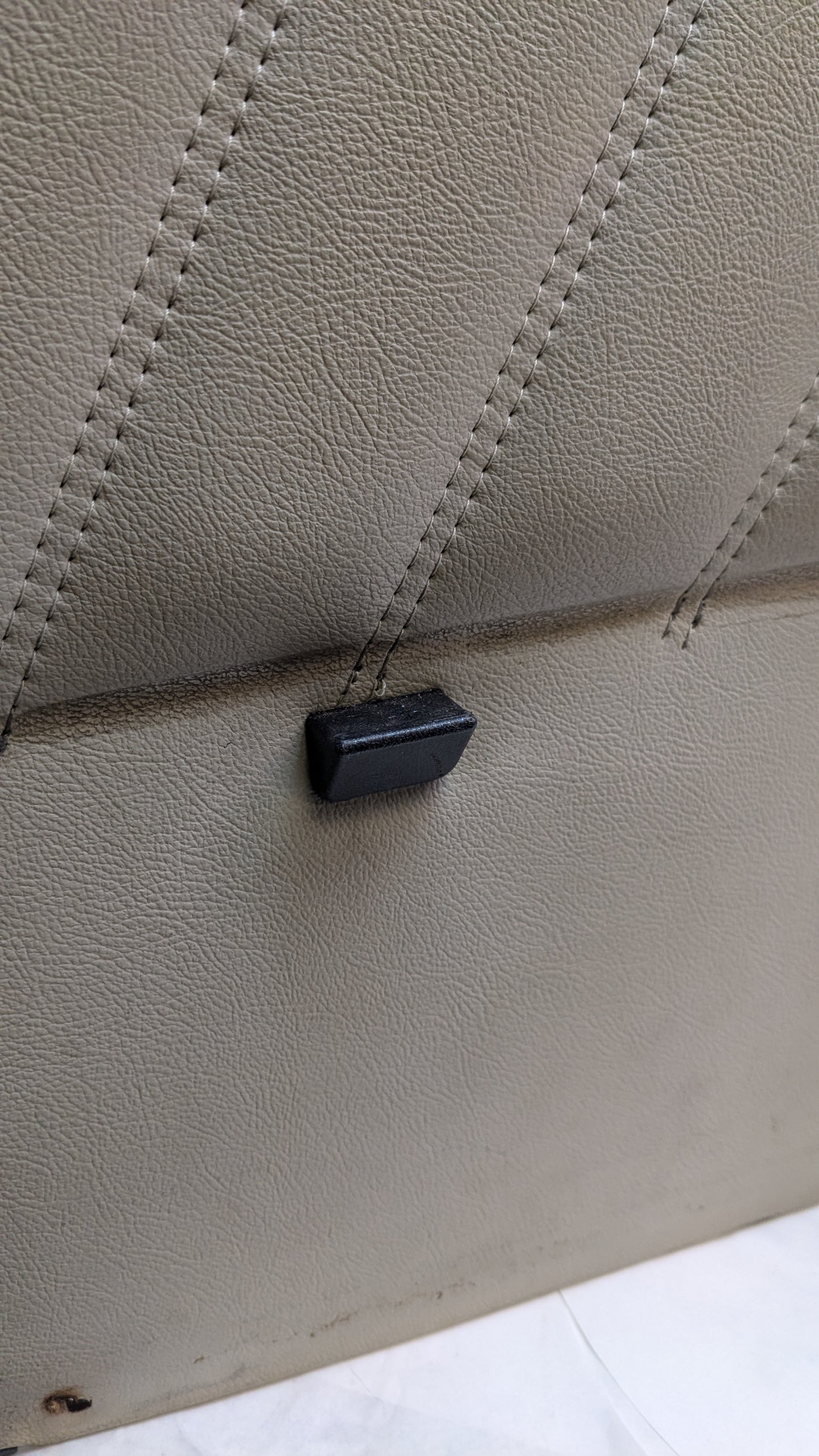USED PORSCHE 911 CARRERA LEFT LEATHER DOOR PANEL WITH TWEETER AND HANDLE