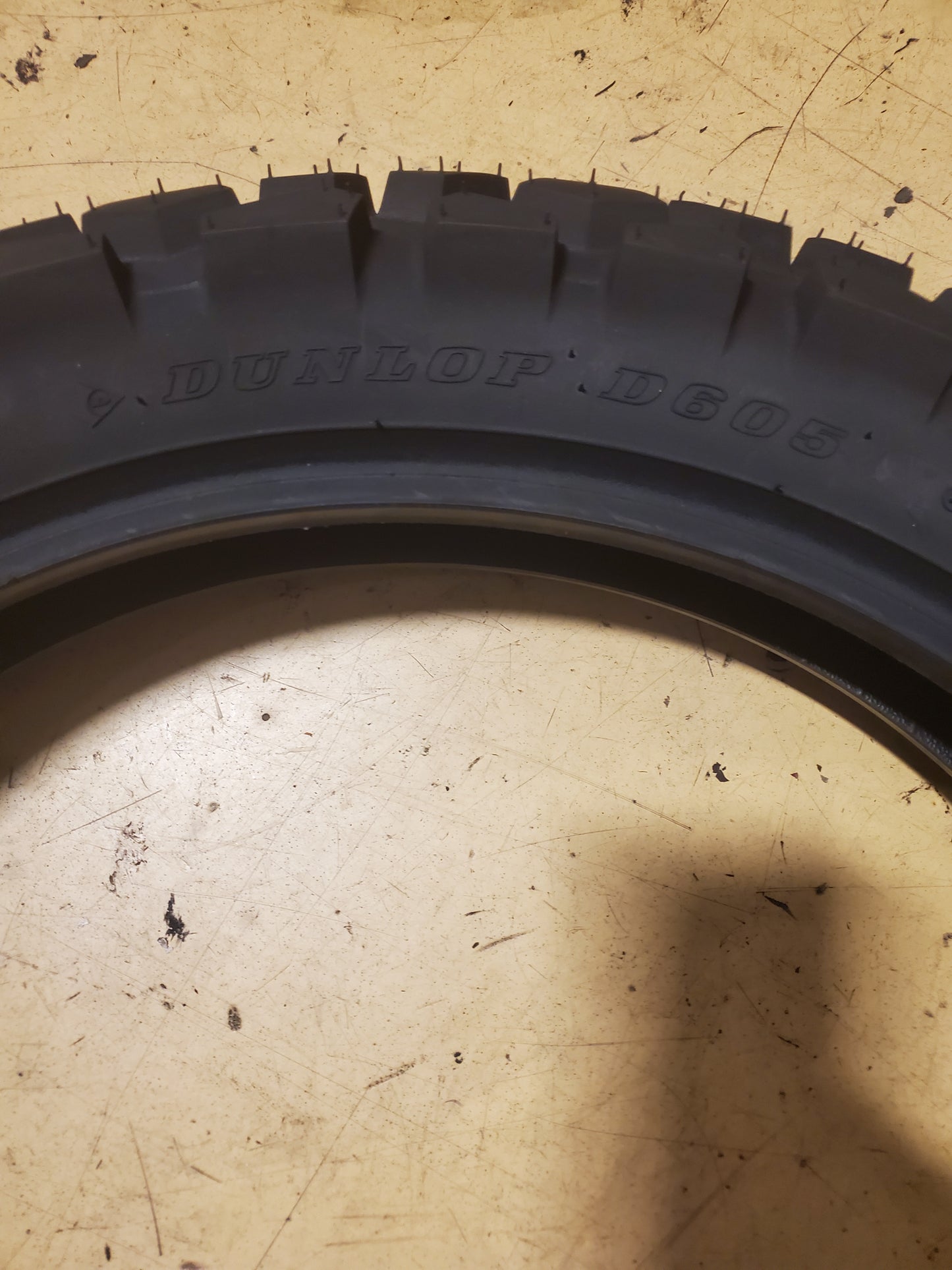 DUNLOP D605 BSW 120 80 18 62P REAR MOTORCYCLE TIRE 45154388