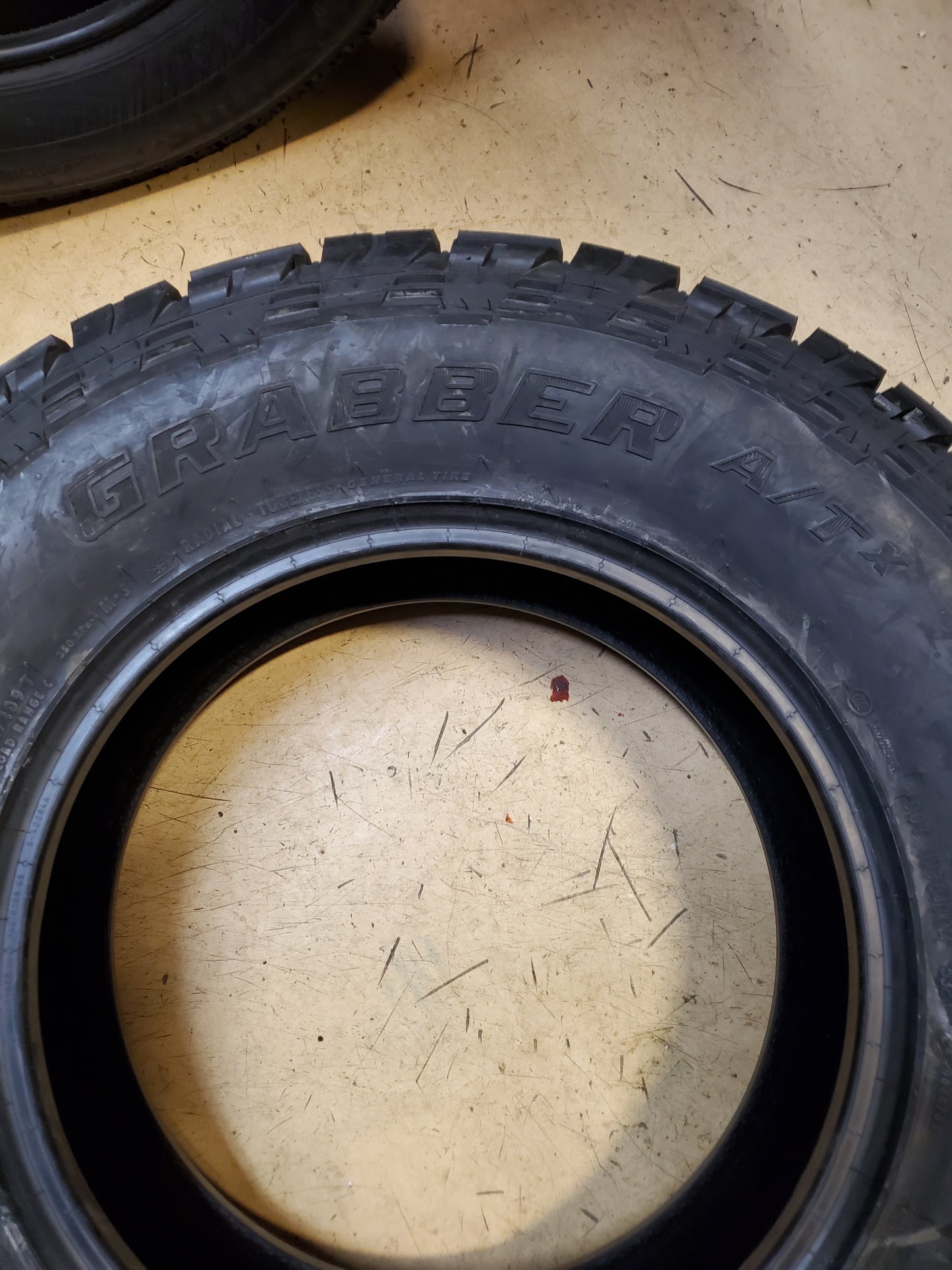 2 GENERAL GRABBER A/T X BSW LT 265 70 17 112/109T 6PLY ALL TERRAIN TIRE 04509790000