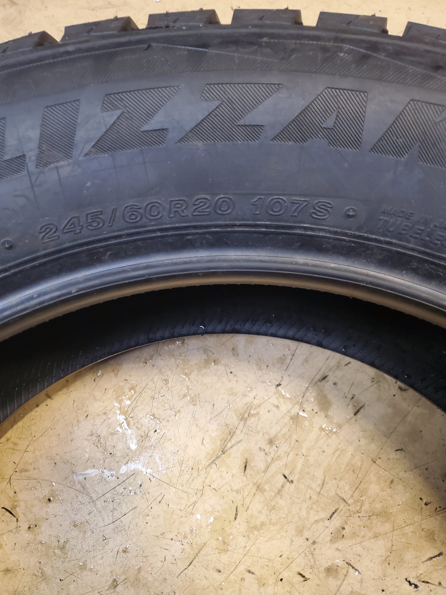 2 BRIDGESTONE BLIZZAK DM-V2 BSW P 245 60 20 107S WINTER TIRE 005852