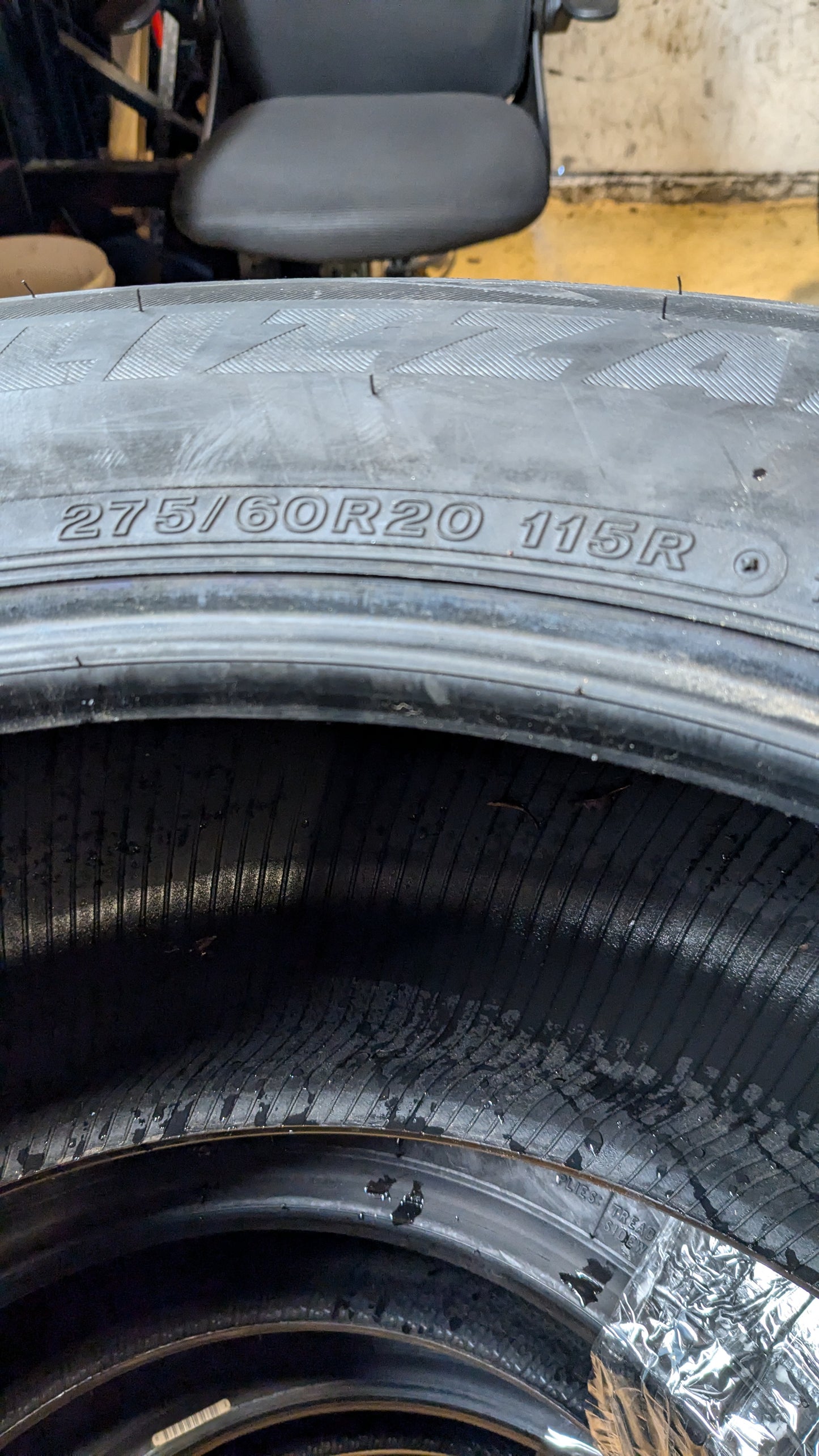 BRIDGESTONE BLIZZAK DMV2 BSW P 275 60 20 115R WINTER TIRE 016287