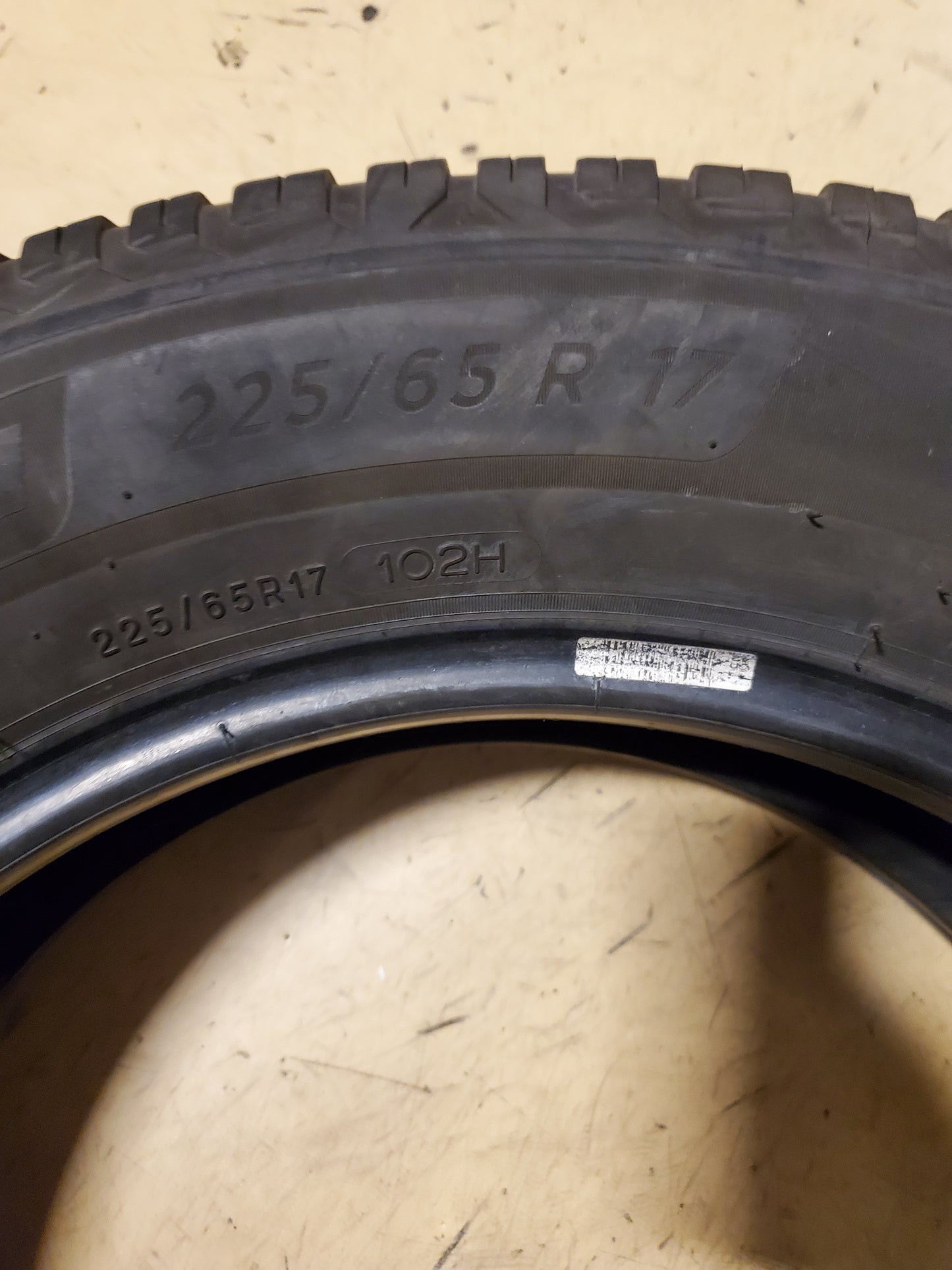 USED 8/32” MICHELIN CROSSCLIMATE2 BSW P 225 65 17 102H ALL WEATHER TIRE 13153
