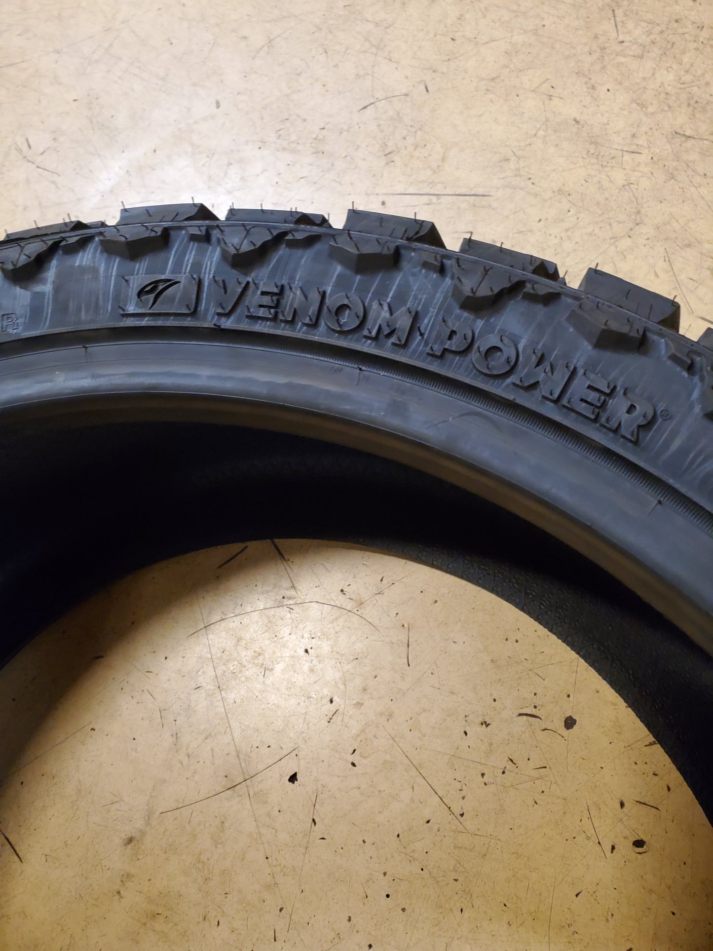 VENOM POWER TERRA HUNTER R/T+ LT 33 12.5 24 106Q 12PLY RUGGED TIRE TVPRT17