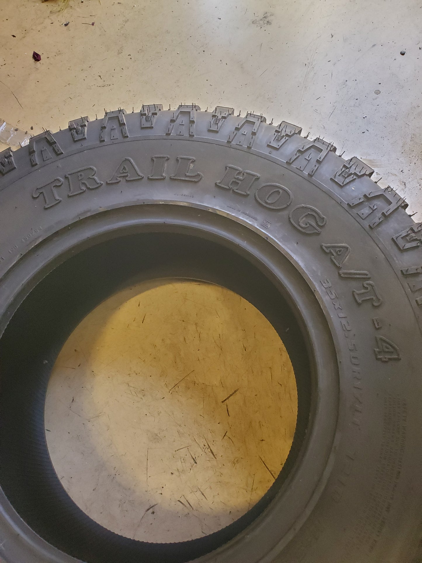 KANATI TRAIL HOG A/T-4 BSW LT 35 12.5 17 121Q 10PLY ALL TERRAIN TIRE LTH1735125E