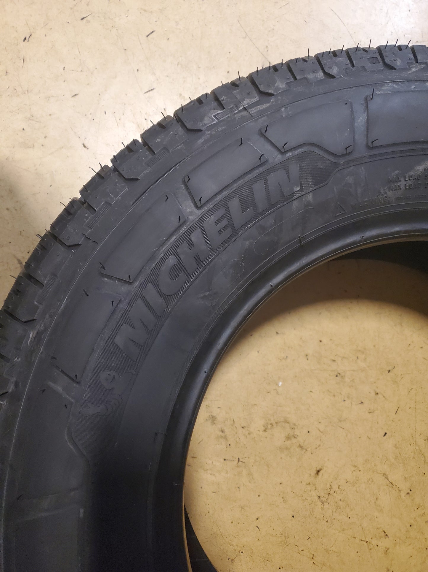 MICHELIN AGILIS CROSSCLIMATE 2 LT 235 80 17 120/117R 10PLY ALL SEASON TIRE 66206