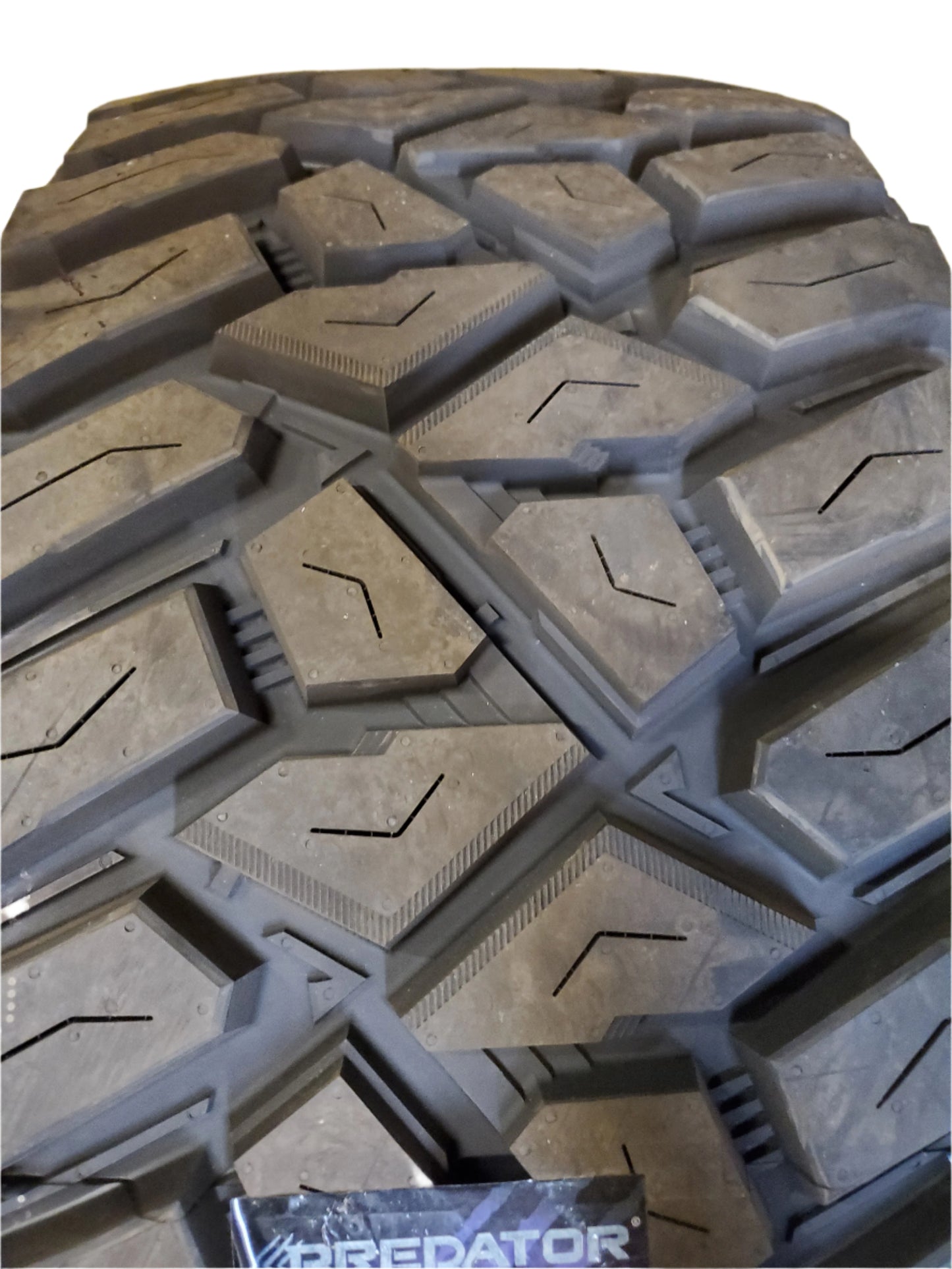 PREDATOR NEW MUTANT X-MT BSW LT 33 12.5 20 114Q 10PLY MUD TIRE PRXMT11