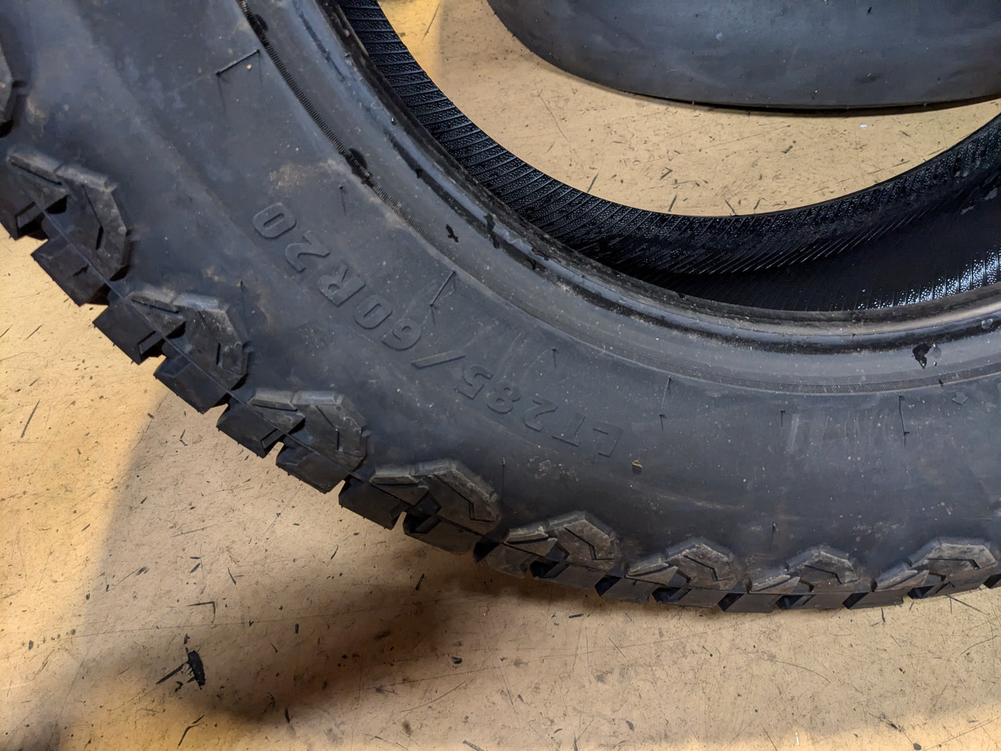 BLACKHAWK RIDGECRAWLER A/T BSW LT 285 60 20 125/122R 10PLY ALL TERRAIN TIRE 4120886