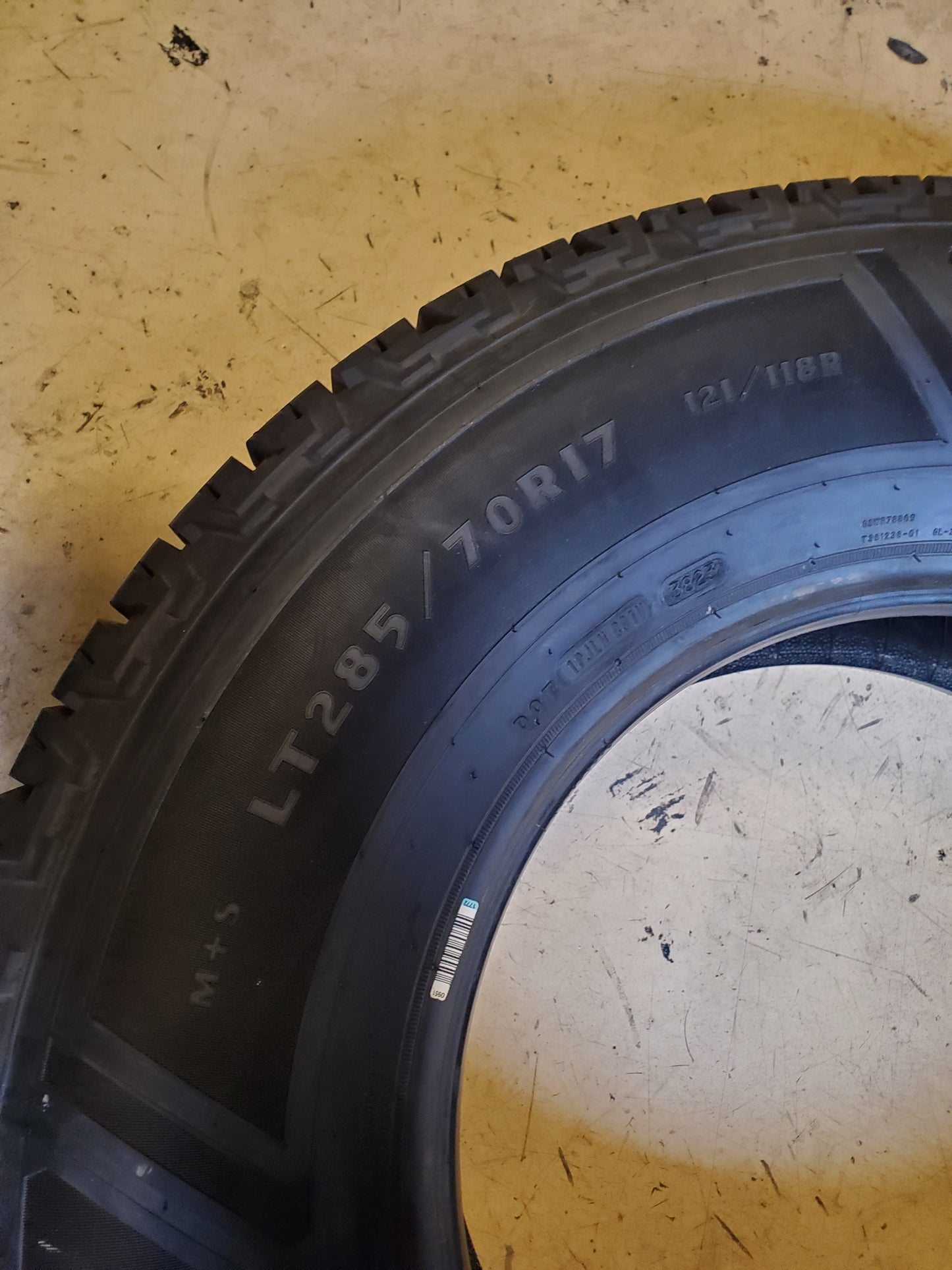 GOODYEAR WRANGLER WORKHORSE HT LT 285 70 17 121/118R 10PLY TIRE 131096944