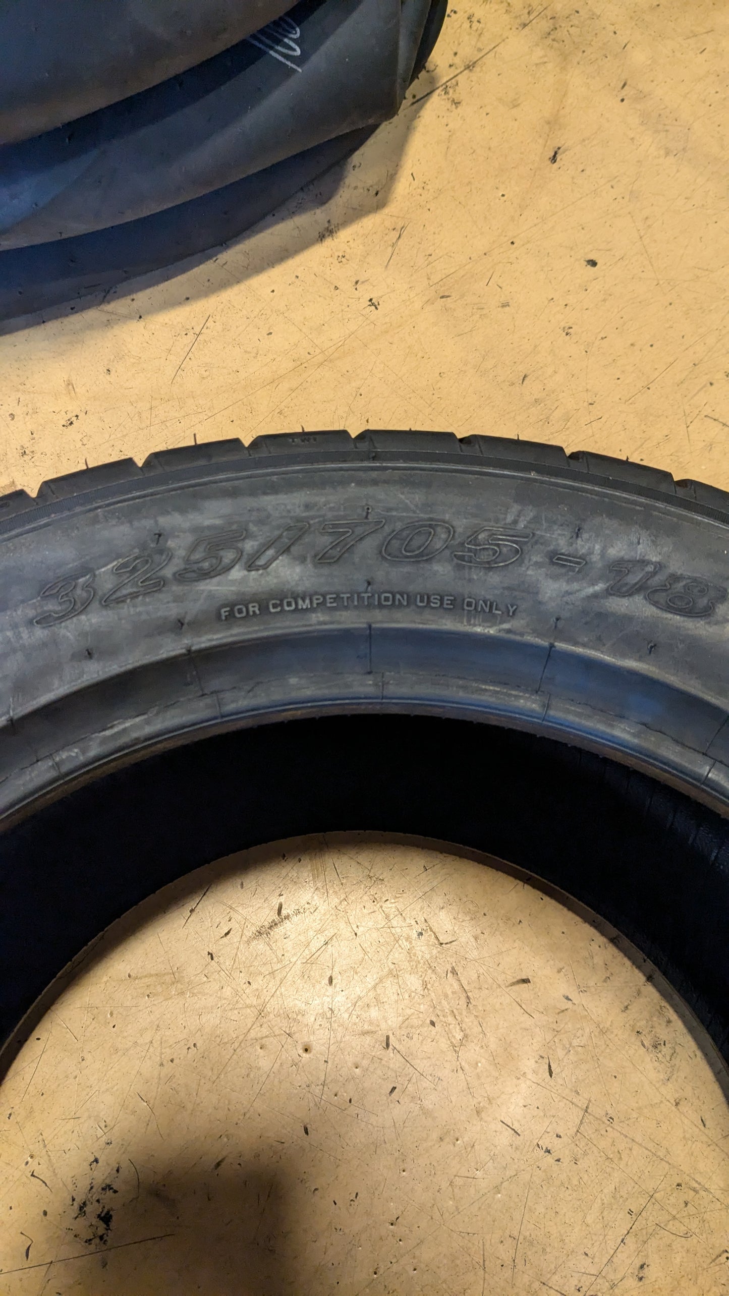 PIRELLI TRACK RAIN FIA WHA BSW 325 705 18 RAIN TIRE 32570518