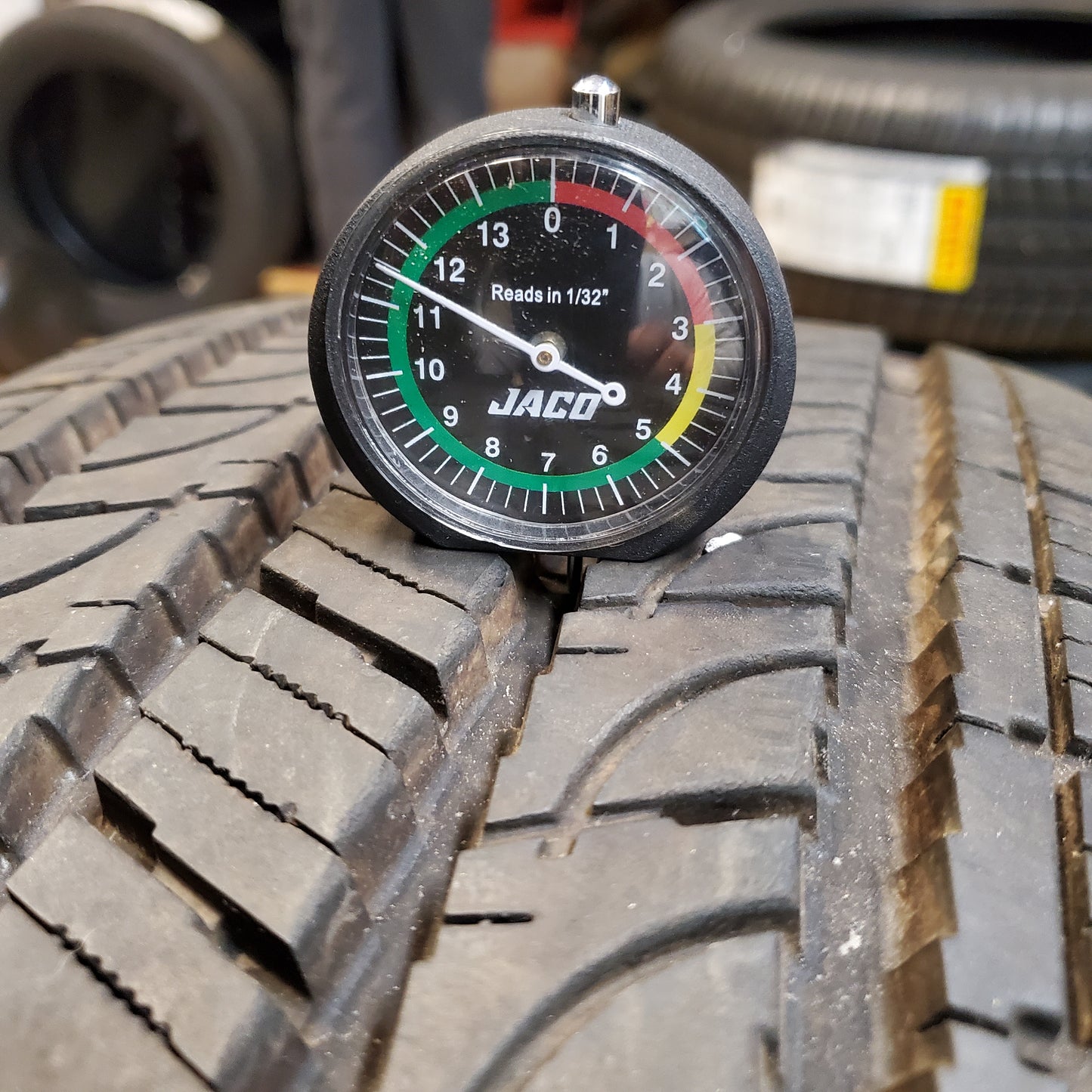 USED 11.5 /32” OF 13/32” YOKOHAMA GEOLANDAR H/T G056 WL P 265 70 18 114S SL HIGHWAY TERRAIN TIRE 110105623