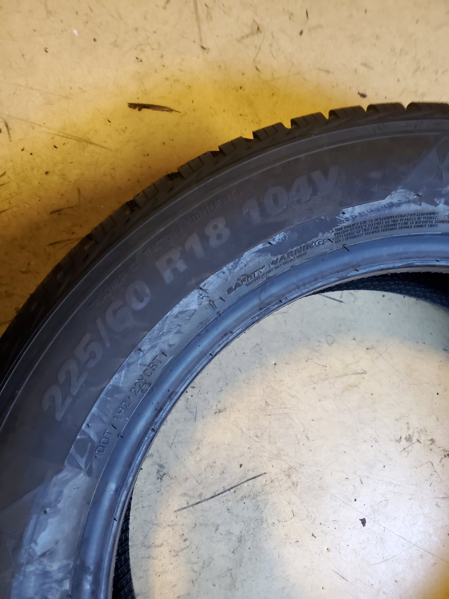 KUMHO SOLUS 4S HA32 BSW P 225 60 18 104V XL ALL WEATHER TIRE 2338223