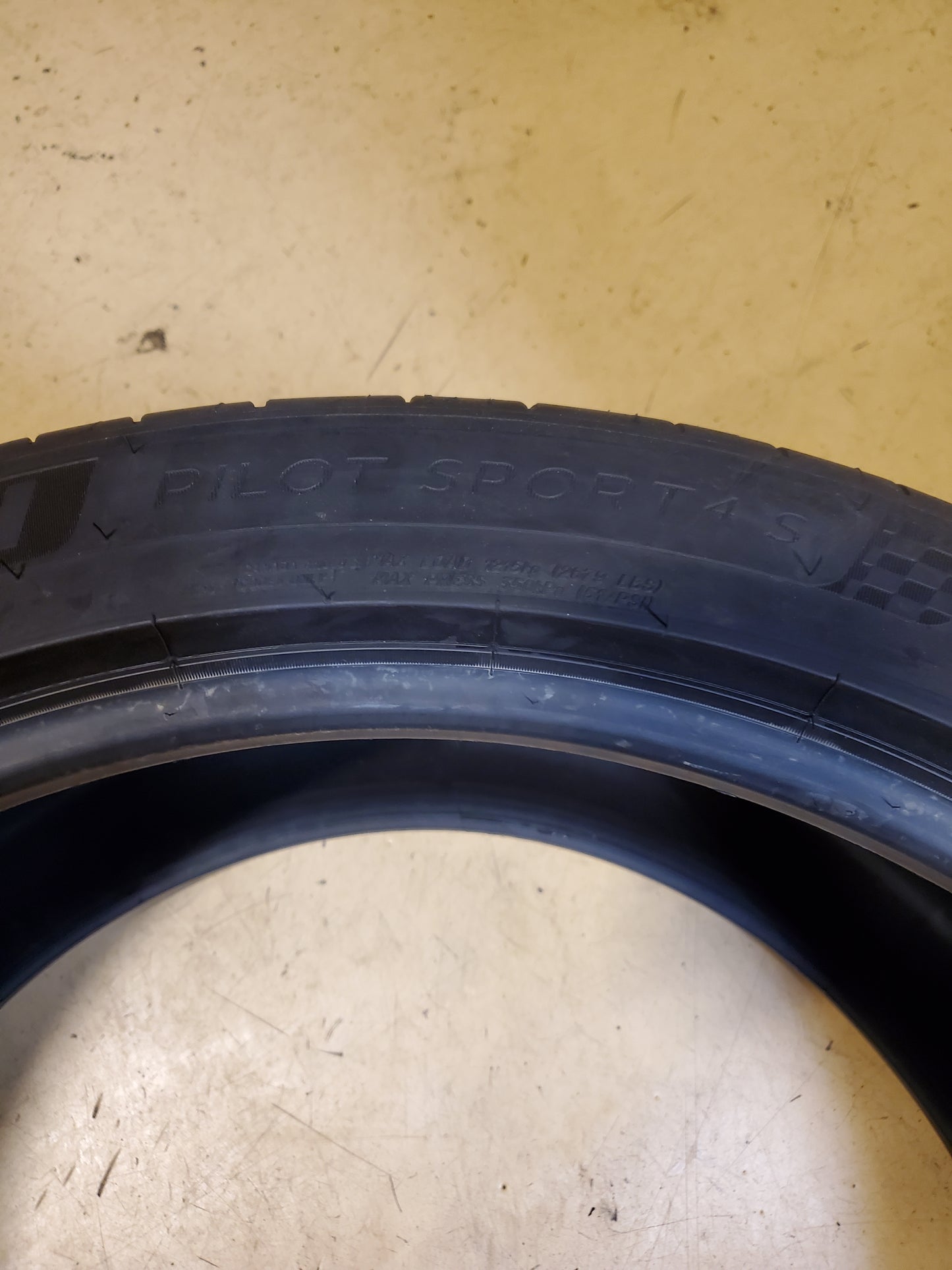 MICHELIN PILOT SPORT 4S BSW P 325 35 23 115Y XL PERFORMANCE TIRE 79572