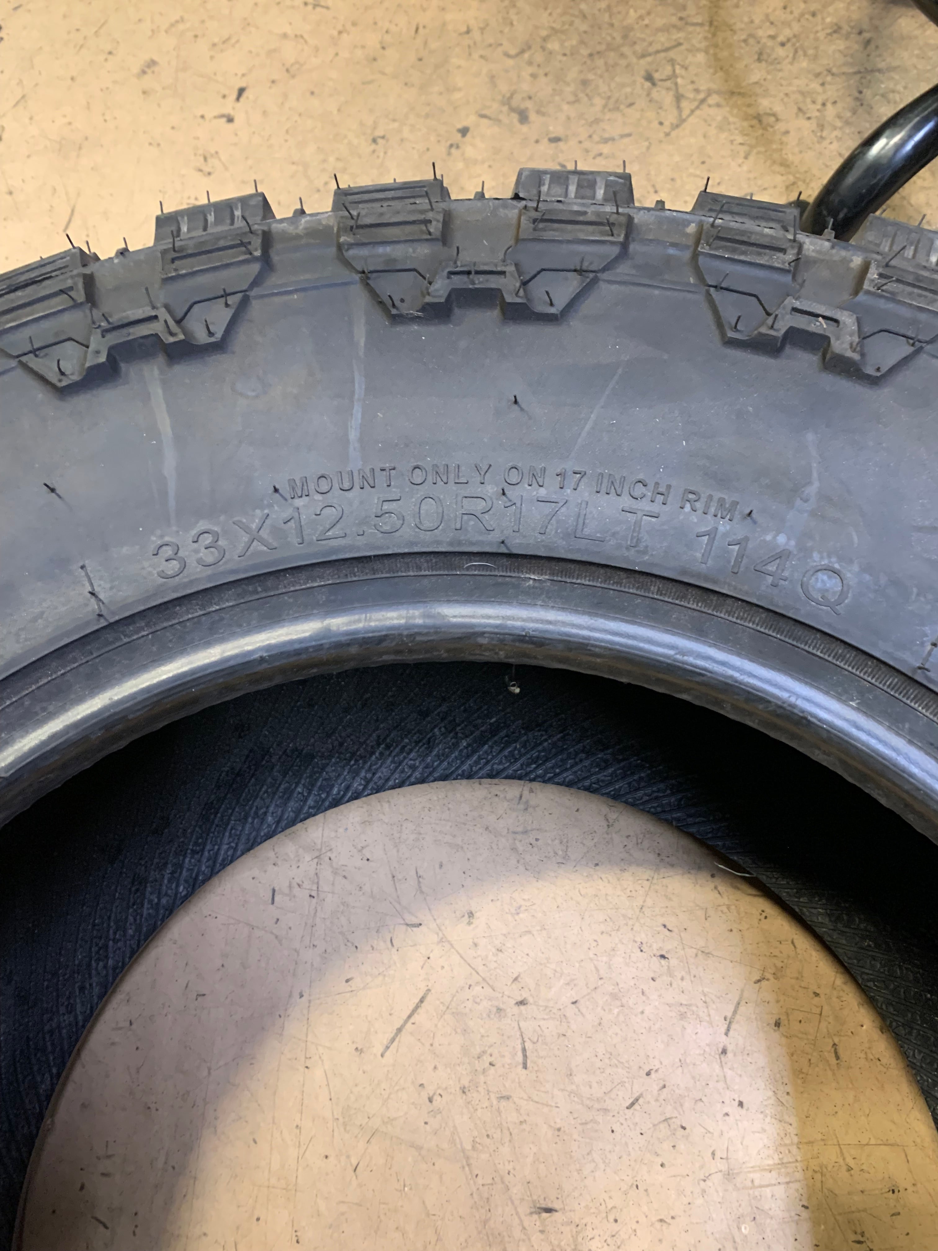 (KSL ONLY) 4 CENTENNIAL DIRT COMMANDER MT LT 33 12.5 17 114Q LRD MUD TERRAIN TIRE TCD1733125D
