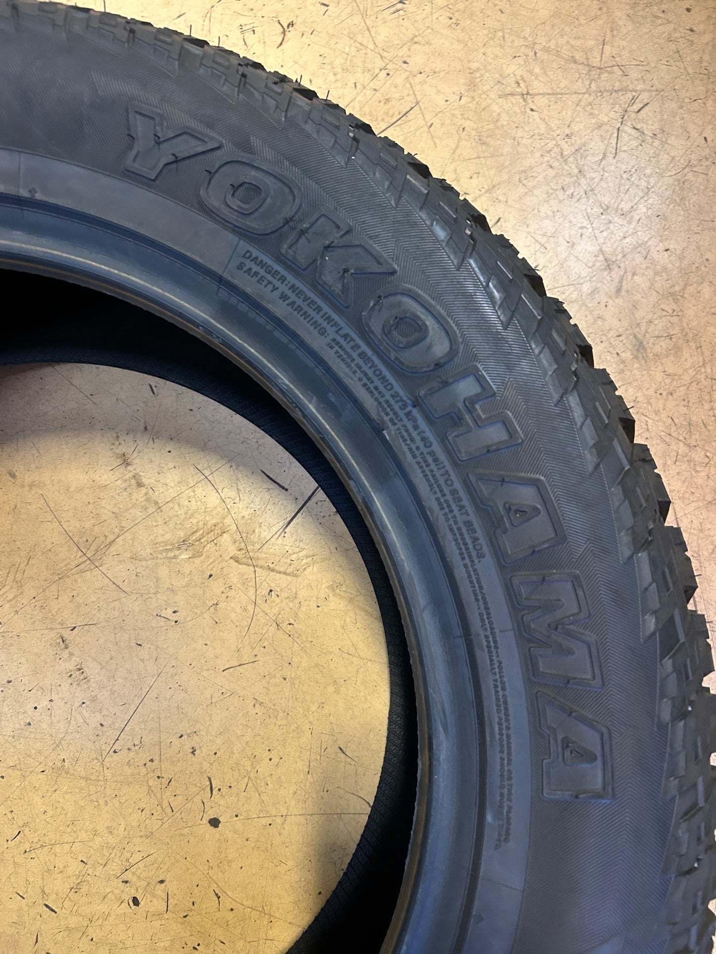 YOKOHAMA GEOLANDAR A/T G015 BSW P 275 60 20 115H ALL TERRAIN TIRE 110101535