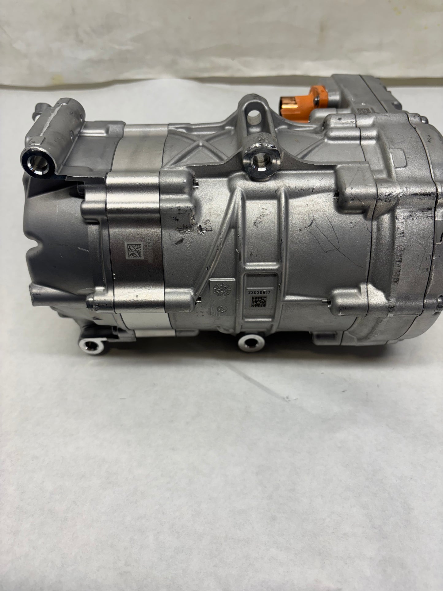 FREIGHTLINER AC COMPRESSOR 57CC 400V ERC MAHLE 22-79626-000 DAMAGED - 1
