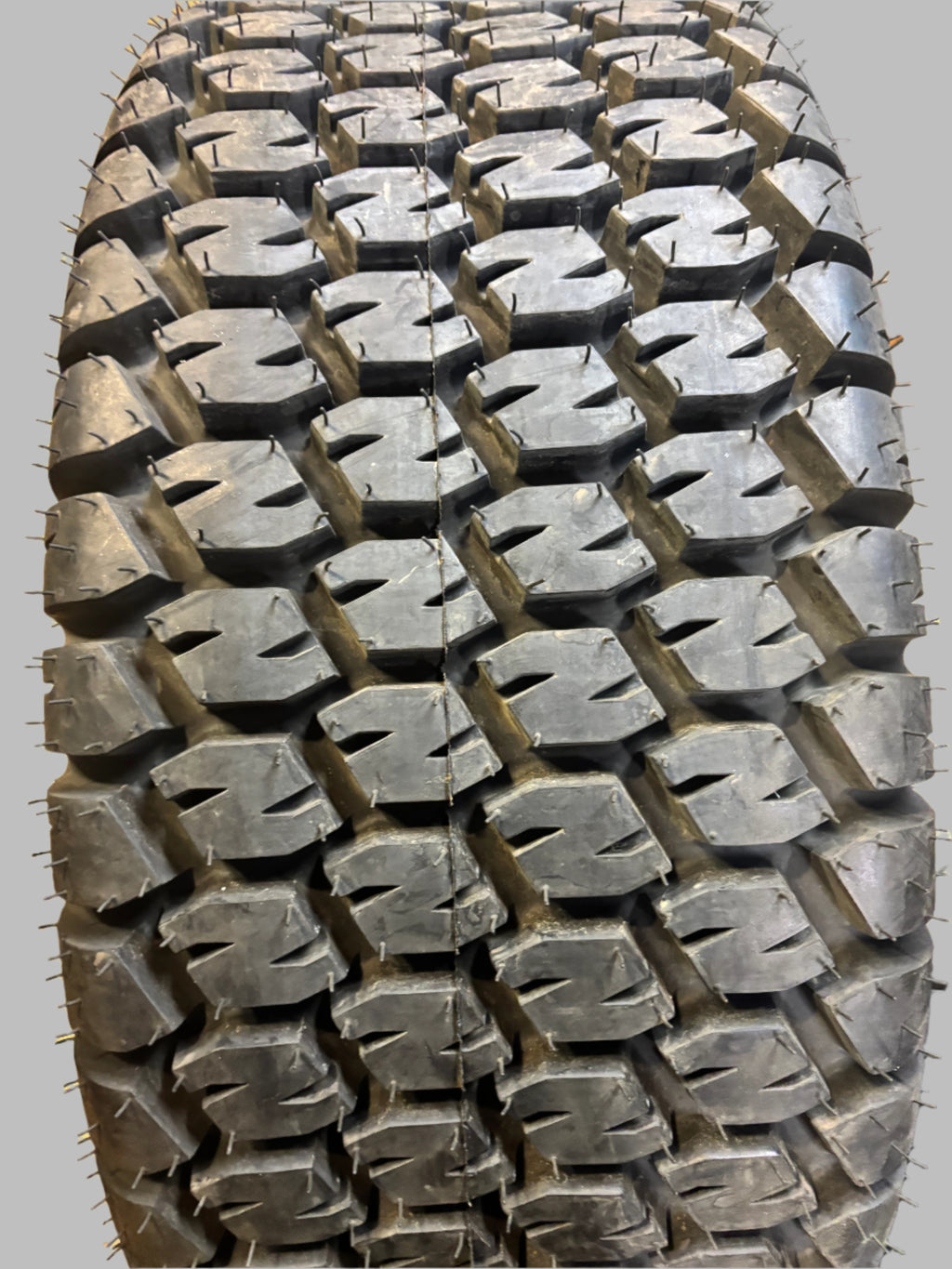 CARLISLE TURF PRO R3 13.6 16 4PLY TRACTOR TIRE 570080
