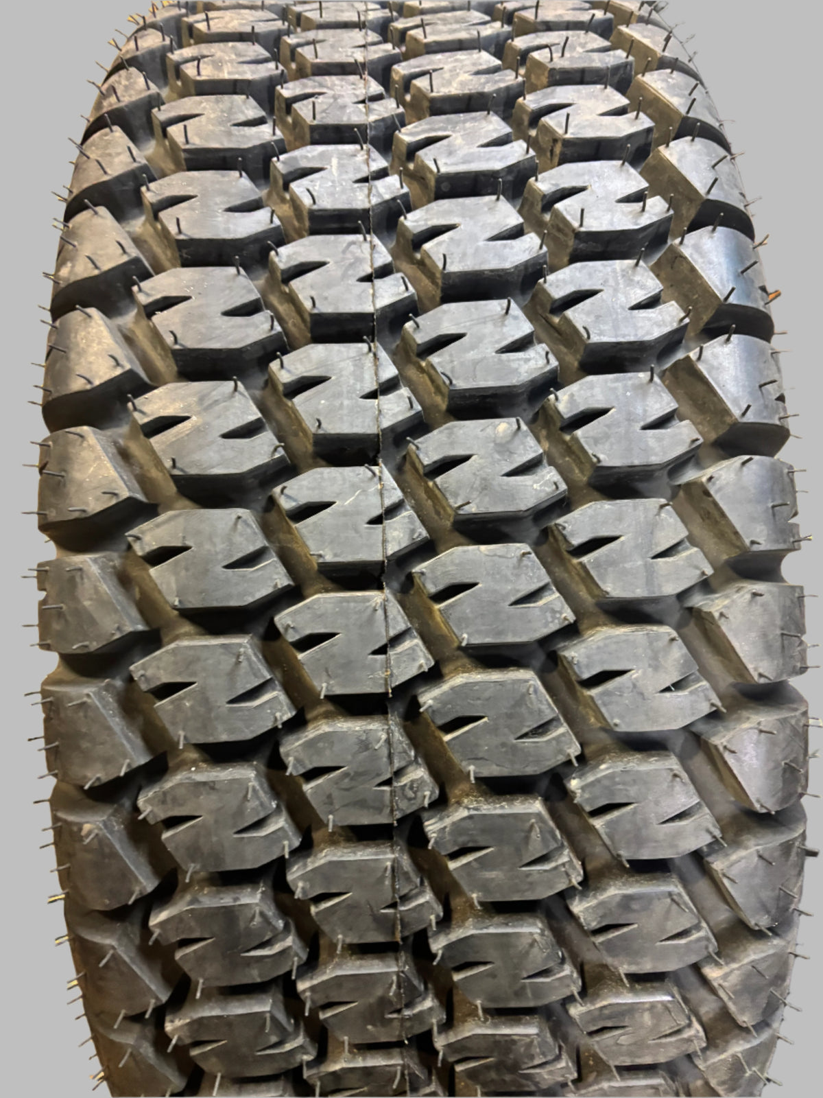 CARLISLE TURF PRO R3 13.6 16 4PLY TRACTOR TIRE 570080