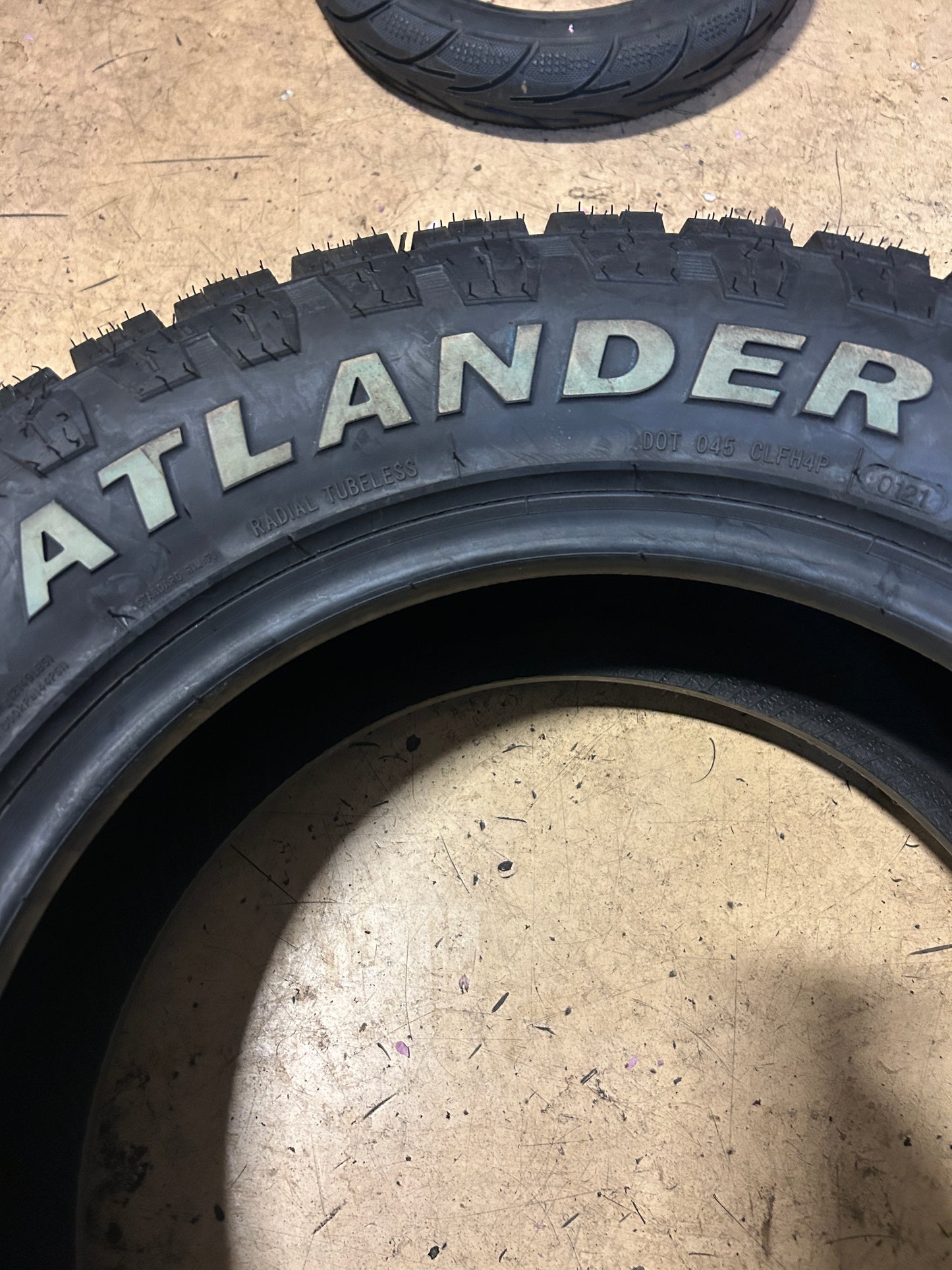 NOS ATLANDER ROVERCLAW A/T RWL P 245 65 17 107T ALL TERRAIN TIRE AT1009