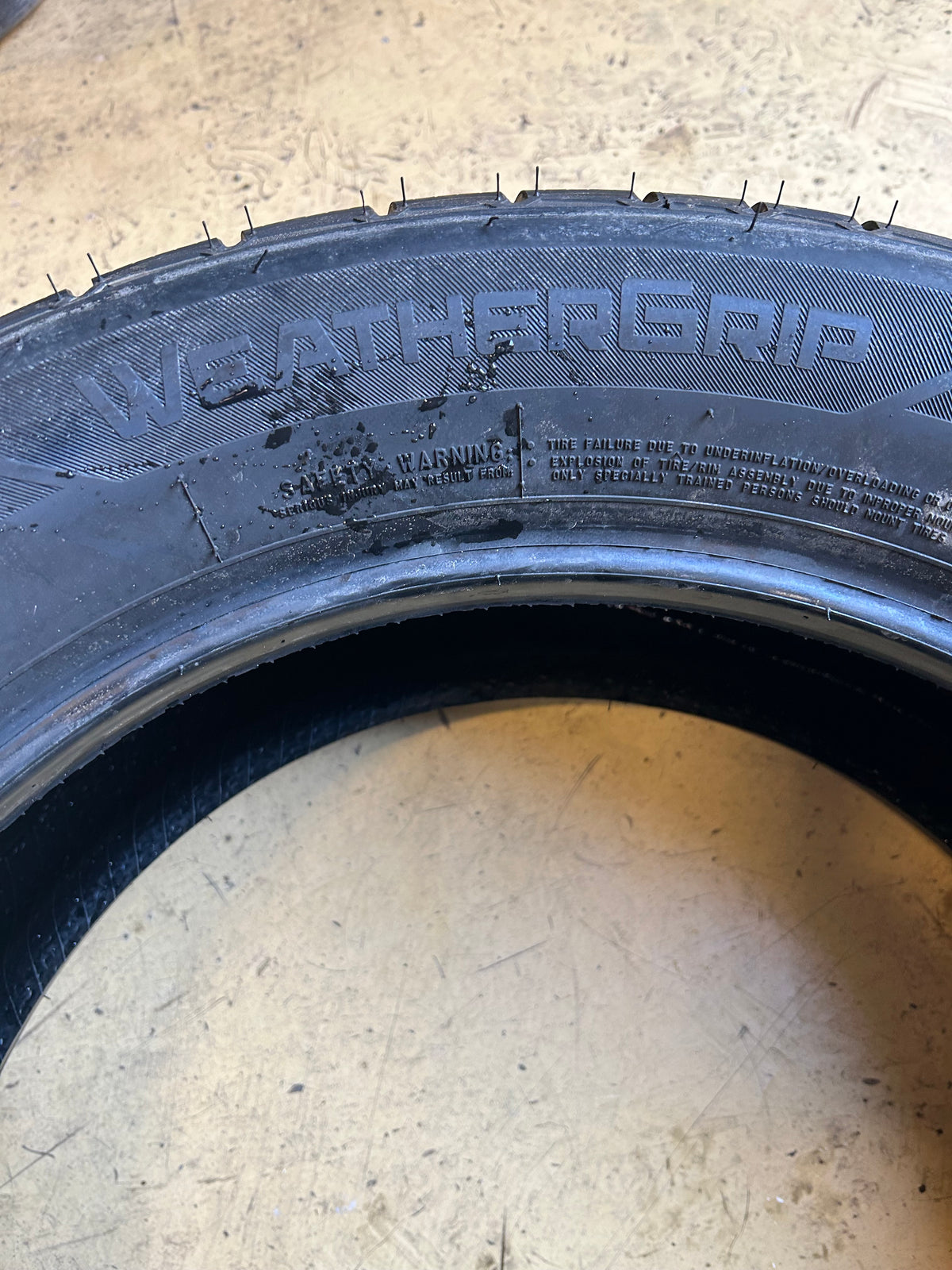 NOS FIRESTONE WEATHERGRIP BSW P 235 55 18 100V ALL WEATHER TIRE 011563