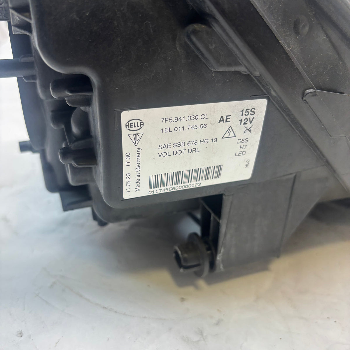 USED PORSCHE CAYENNE 958 RIGHT HEADLIGHT HID 7P5 941 030 CL