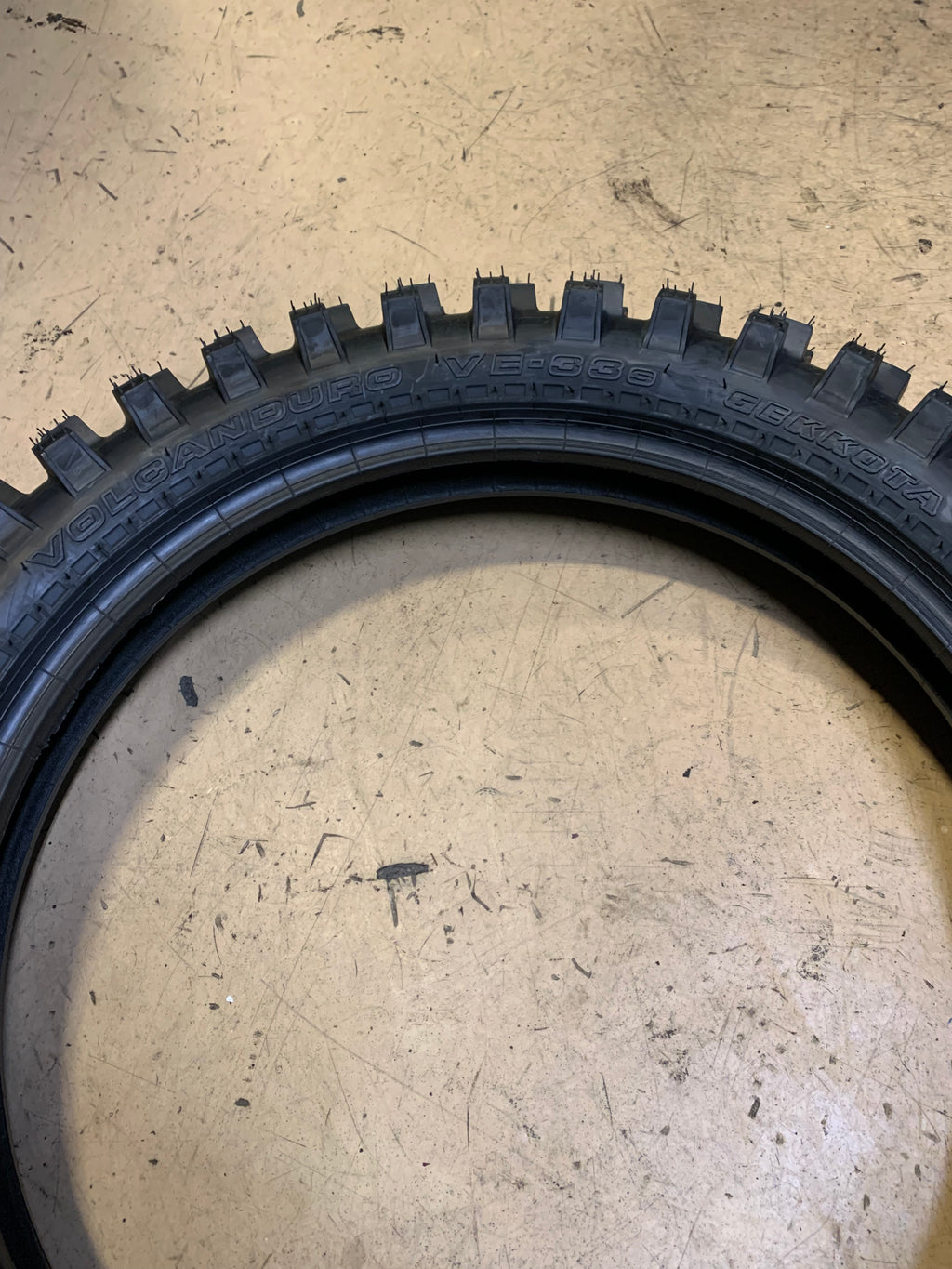 IRC GEKKOTA VOLCANDURO VE33S BSW  110 100 18 64M REAR MOTORCYCLE TIRE 102653
