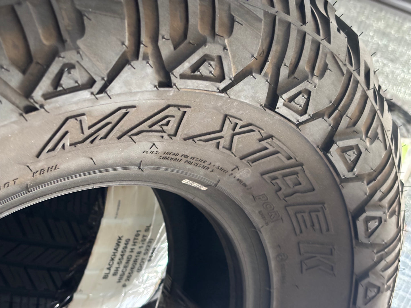 MAXTREK MUD TRAC LT 305 70 16 118/115Q LRD 8 PLY BSW MUD TERRAIN TIRE MH3020