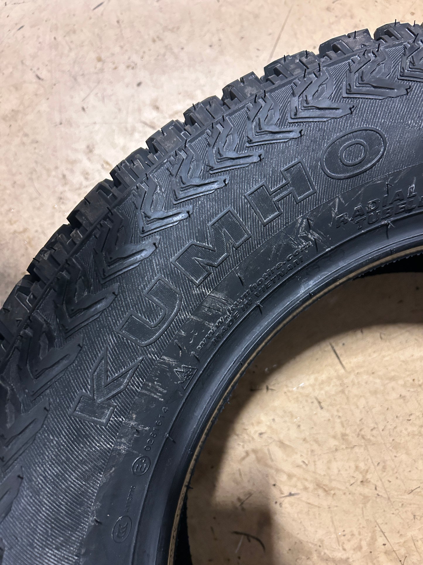 KUMHO ROAD VENTURE AT51 BSW P 245 65 17 105T ALL TERRAIN TIRE 2169453