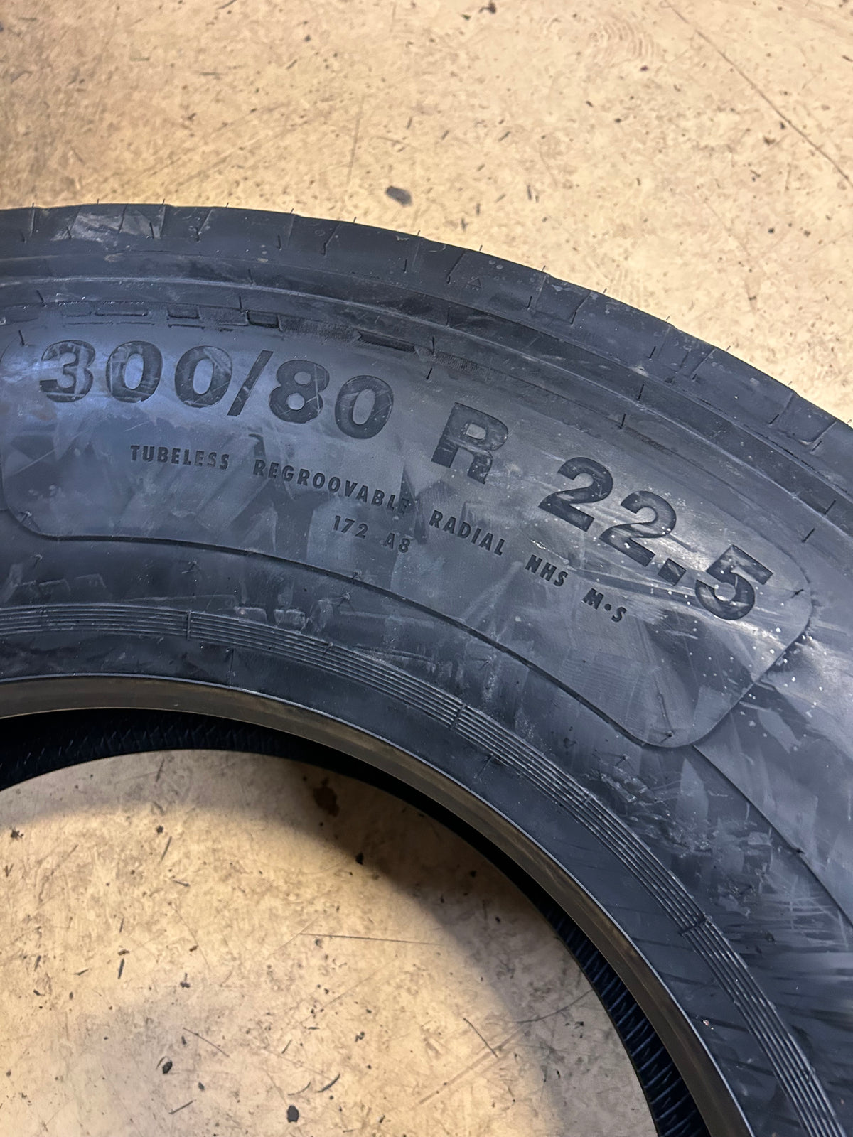CONTINENTAL TERMINAL TRANSPORT BSW 300 80 22.5 TRAILER TIRE 07300440000