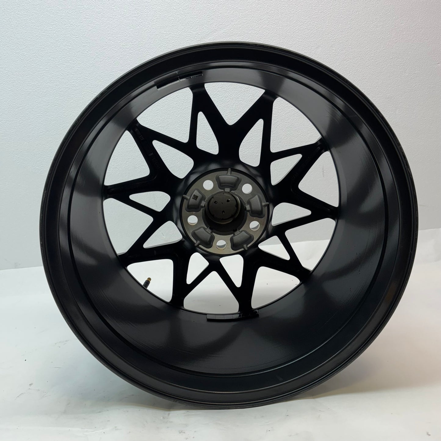GENUINE FORD PERFORMANCE TARNISHED DARK ALUMINUM MUSTANG 19X10.5 5X4.5 ET24 FRONT WHEEL MR3C-1007-TA