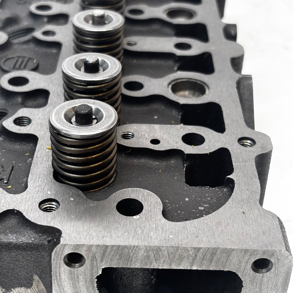 D902 COMPLETE CYLINDER HEAD WITH VALVES SPRING FOR KUBOTA D902