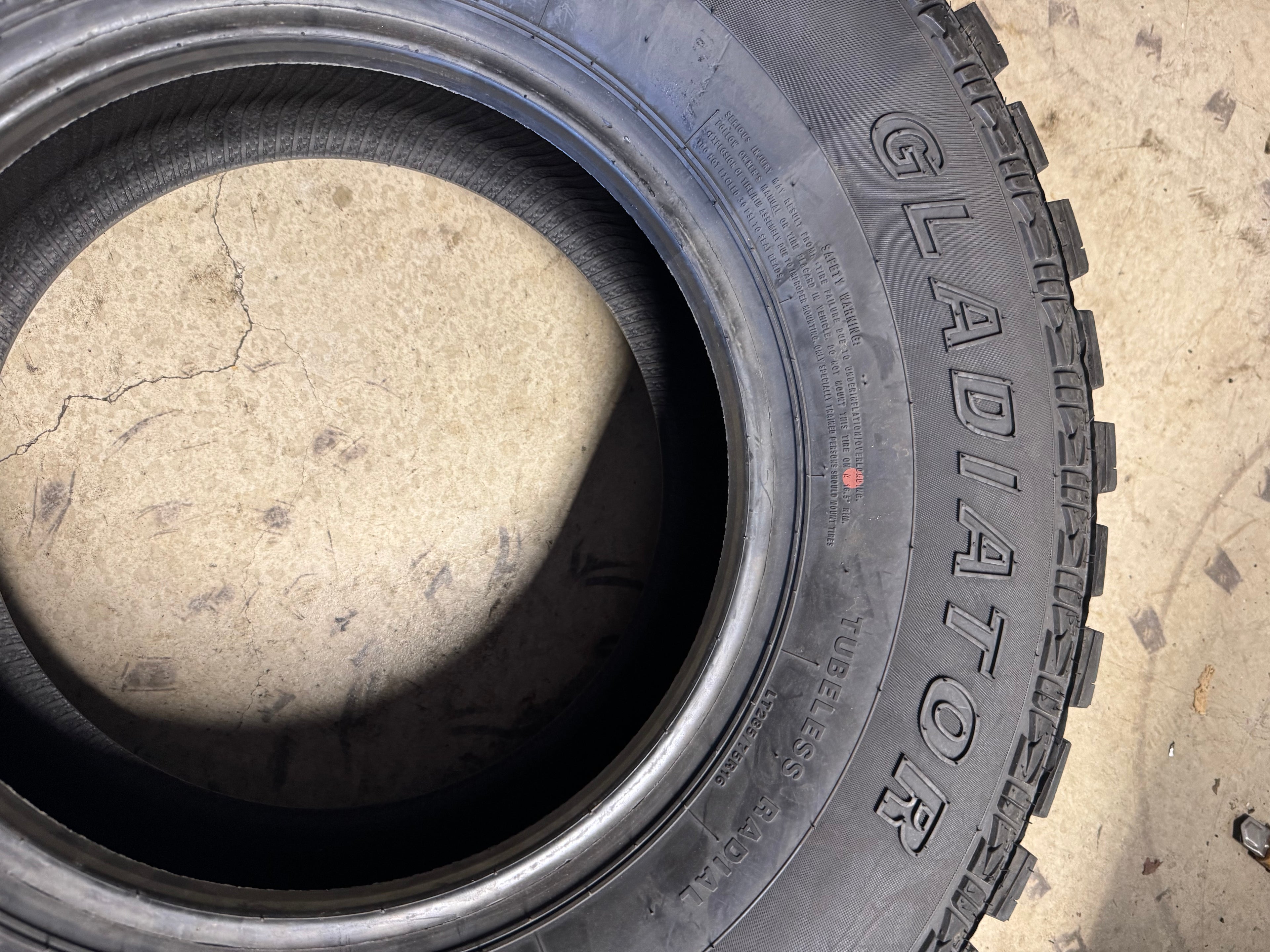 GLADIATOR QR900-M/T BSW LT 285 75 16 126/123Q 10PLY MUD TERRAIN TIRE 1932256783