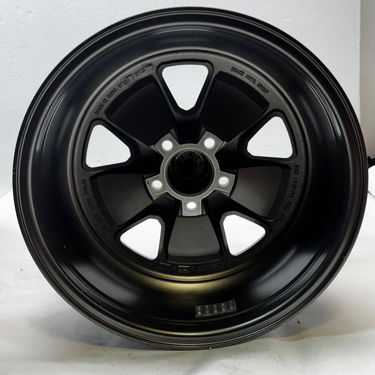LEGENDARY WHEEL CO. STYLED ALLOY WHEEL 17"X8" CHARCOAL/MACHINED 5X114.3 ET7.4