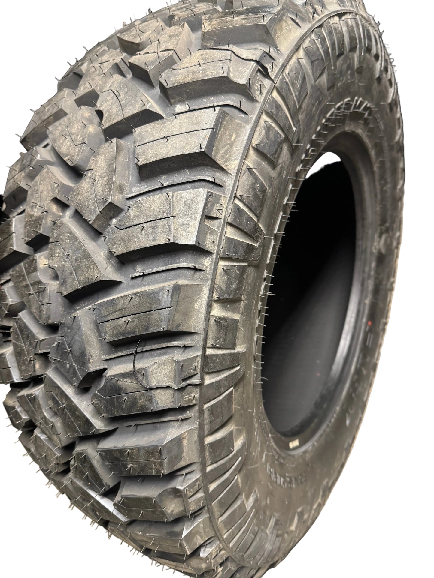 FURY COUNTRY HUNTER M/T II BSW LT 35 12.5 18 128Q 12PLY MUD TERRAIN TIRE FCHIIF35125018A