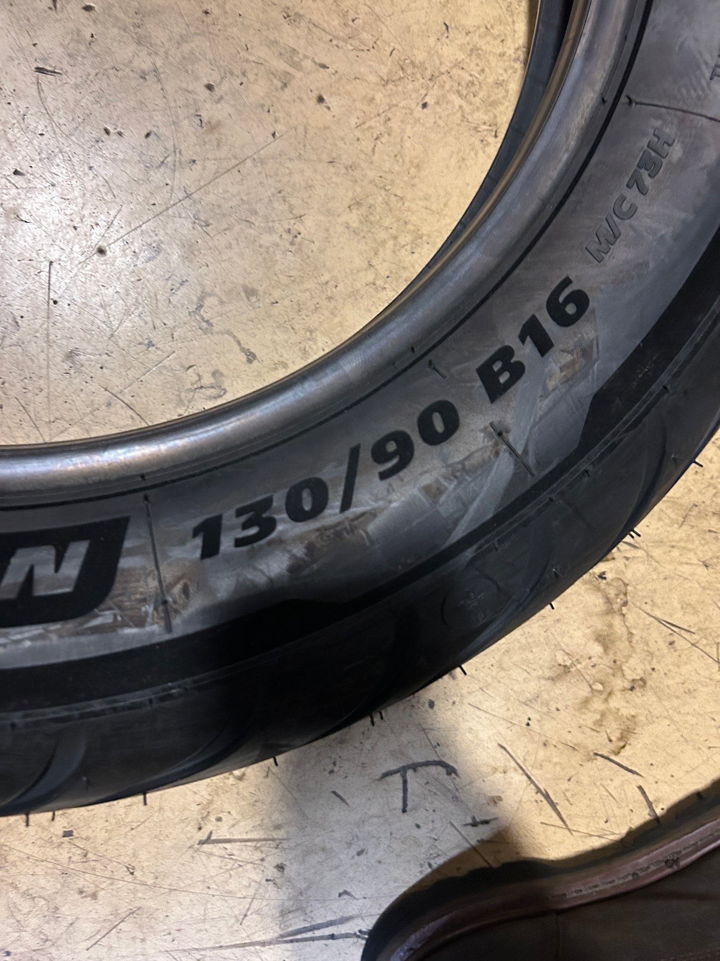 MICHELIN COMMANDER III TOURING BSW 130 90 16 73H FRONT MOTORCYCLE TIRE 60801