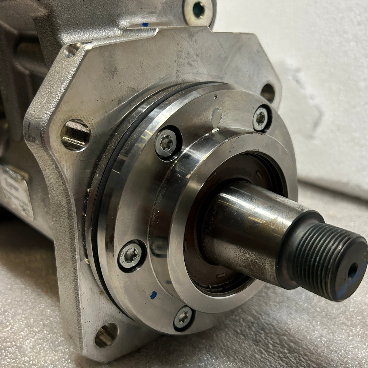 REMAN. GENUINE DETROIT DIESEL HIGH PRESSURE FUEL PUMP RA4720900850