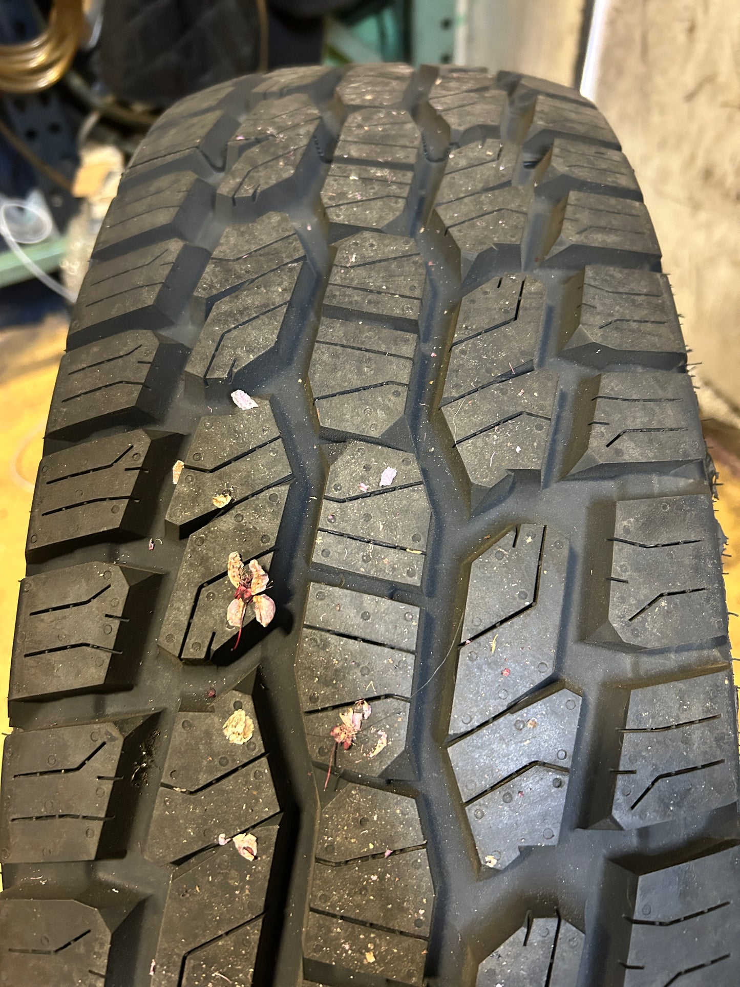 ATLAS PARALLER A/T OWL LT 245 75 17 121/118R 10PLY ALL TERRAIN TIRE 221019970