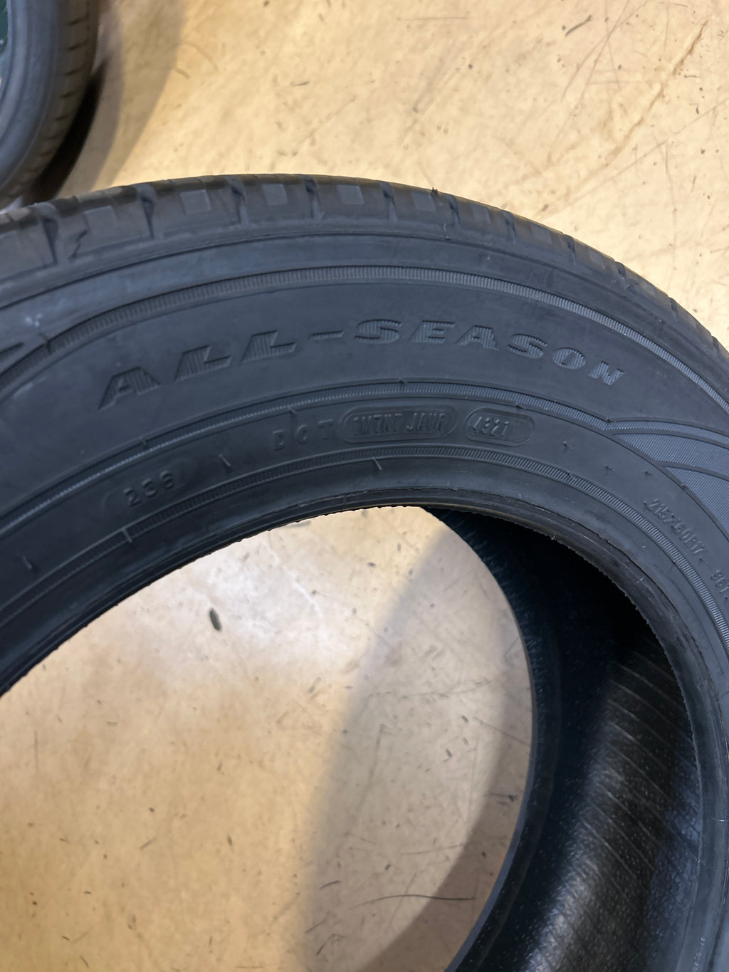 GOODYEAR ASSURANCE BSW P 215 60 17 96T SL ALL SEASON TIRE 407348374
