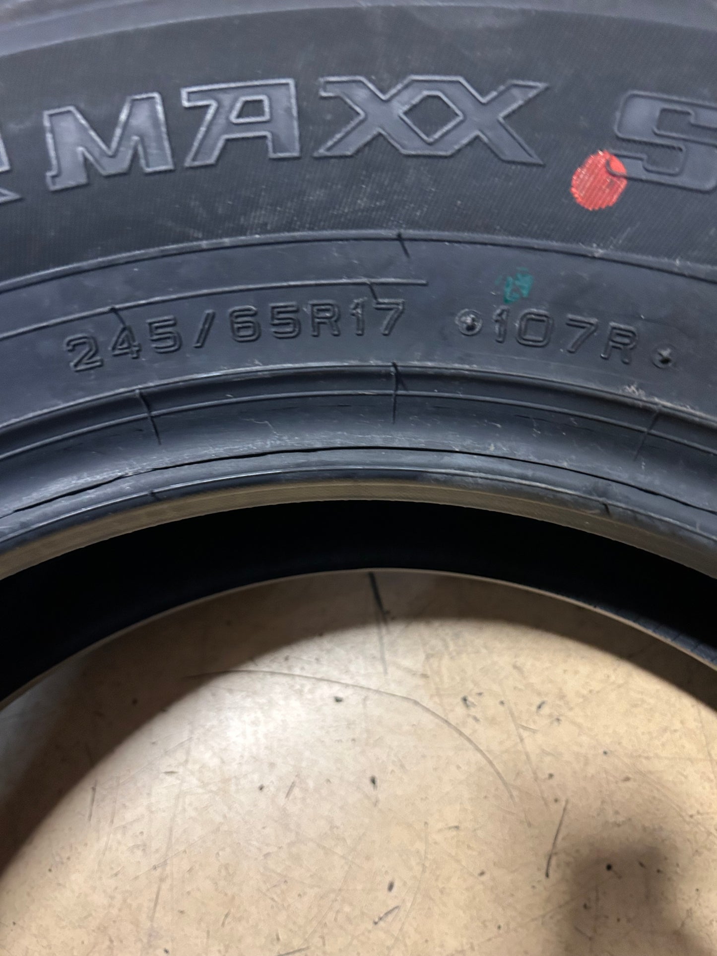DUNLOP WINTER MAXX SJ8 BSW P 245 65 17 107R WINTER TIRE 290124110